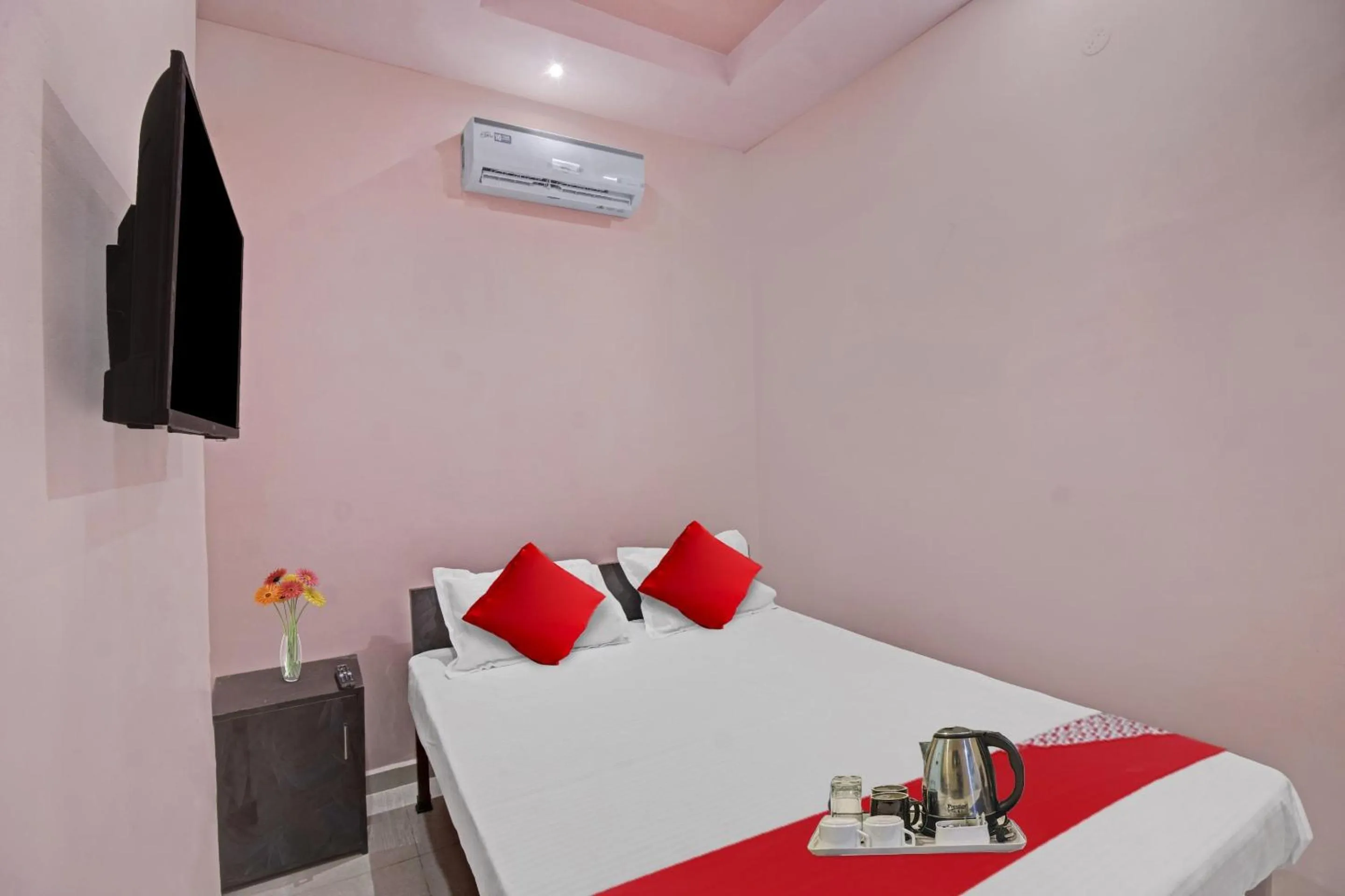 Bedroom, Bed in Hotel O by OYO R K Guest House