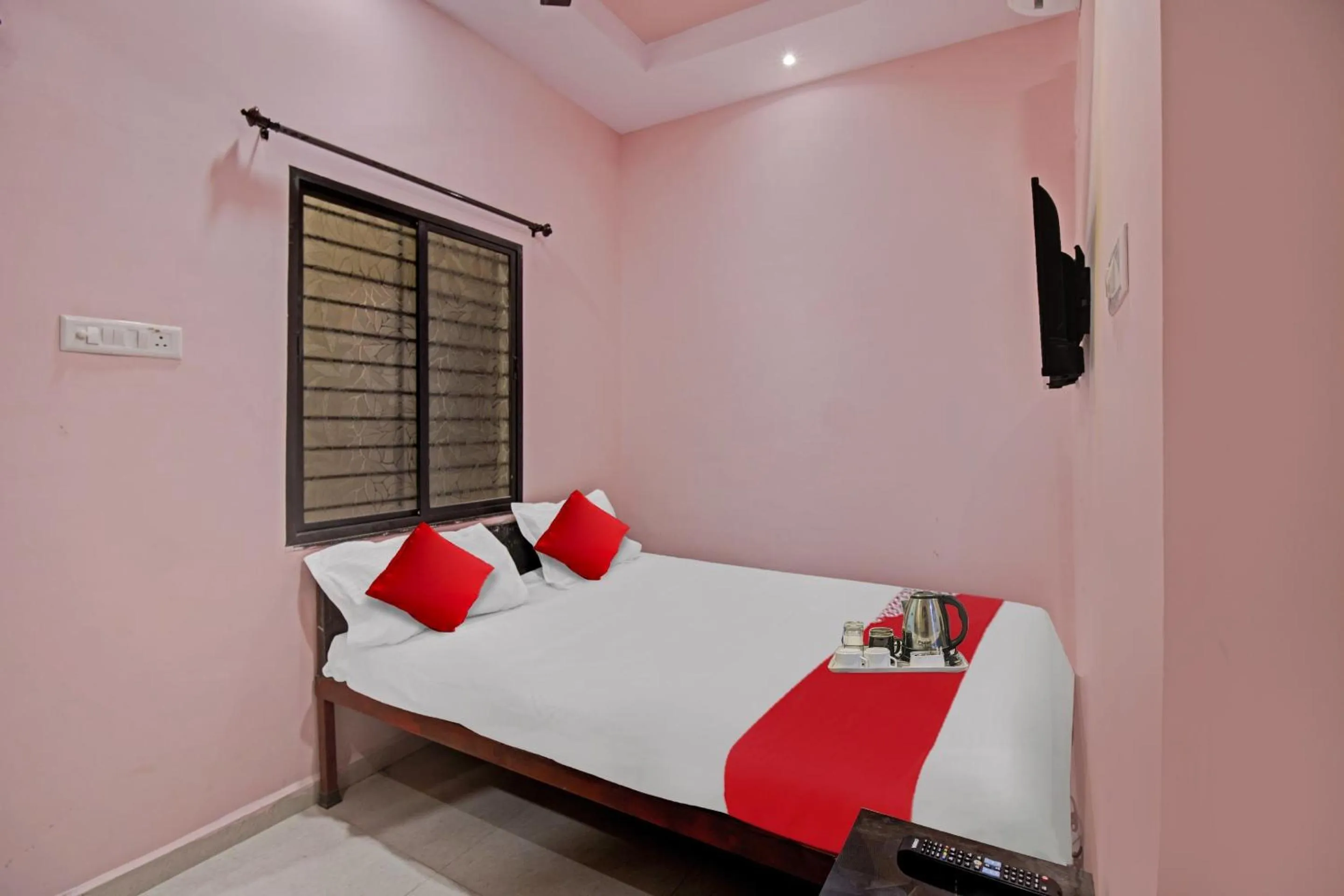 Bedroom, Bed in Hotel O by OYO R K Guest House