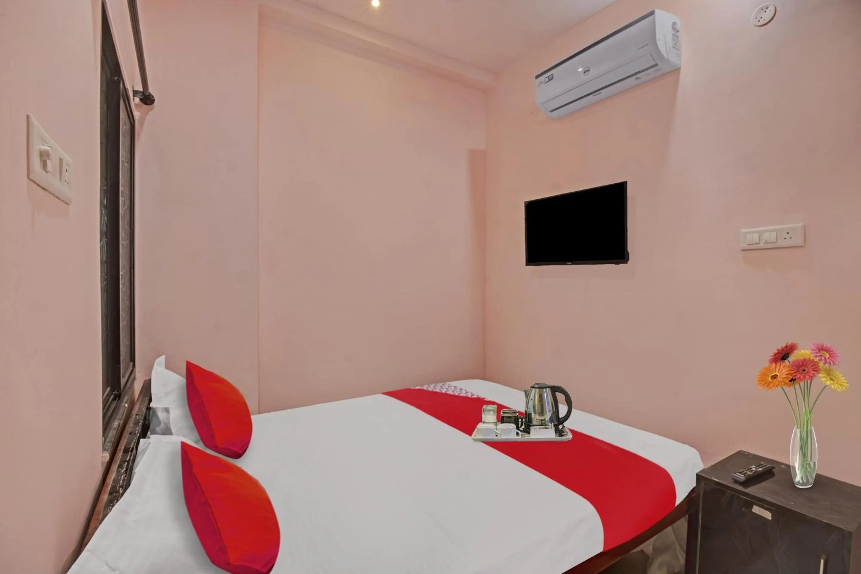 Bedroom, Bed in Hotel O by OYO R K Guest House