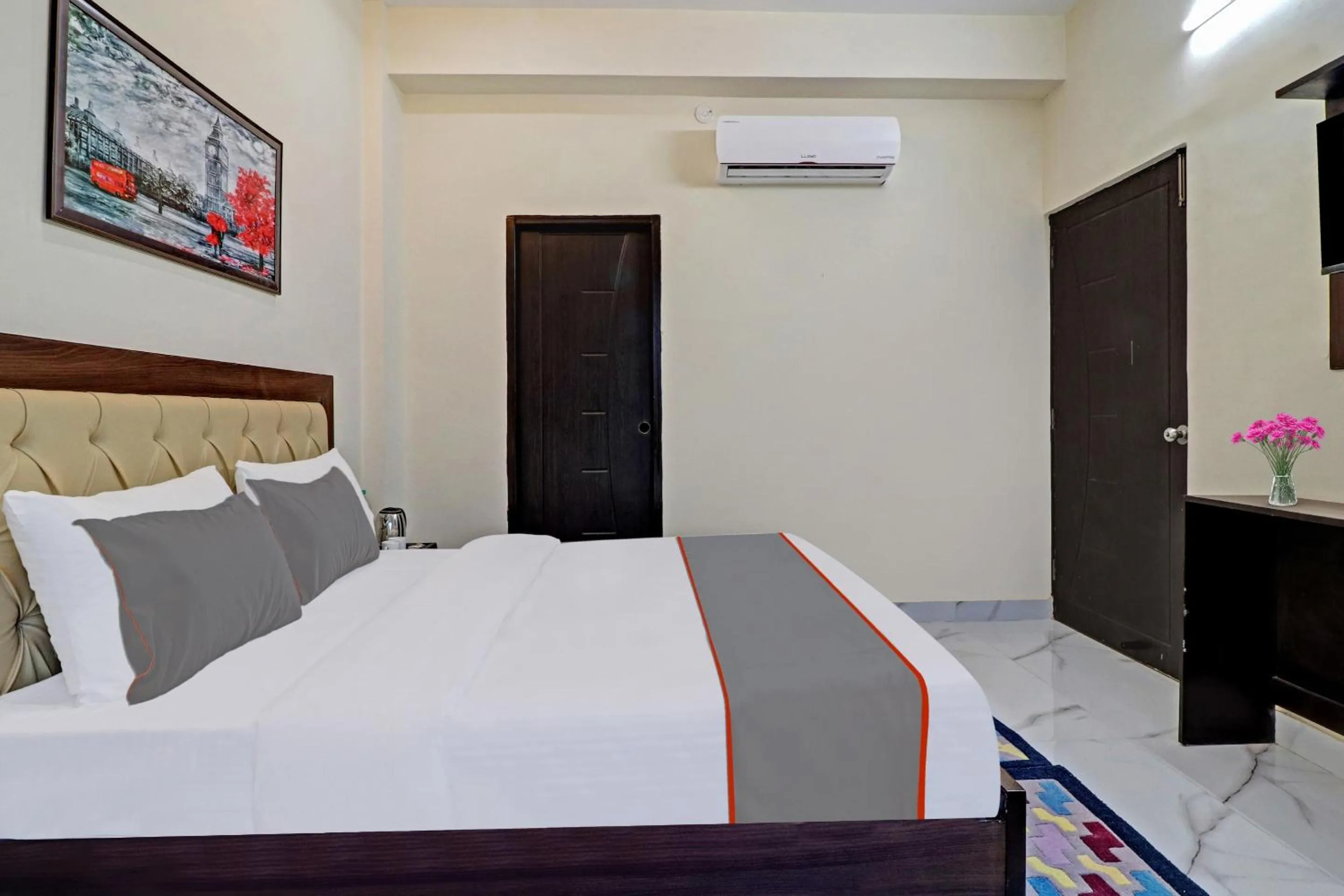 Bedroom, Bed in Hotel O VICTORIA PALACE