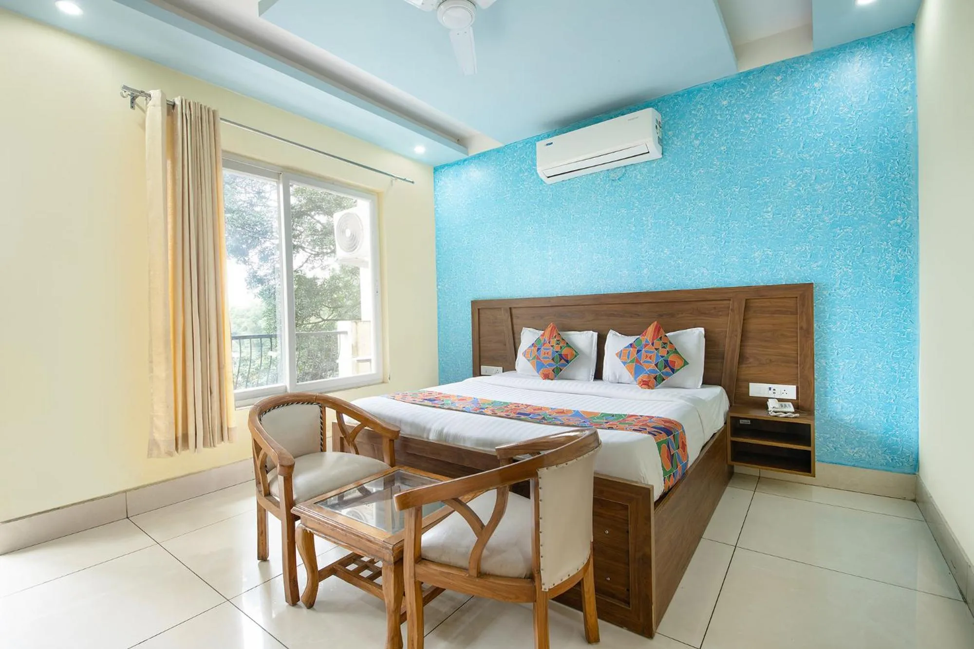 Bed in FabHotel Crestwood Inn