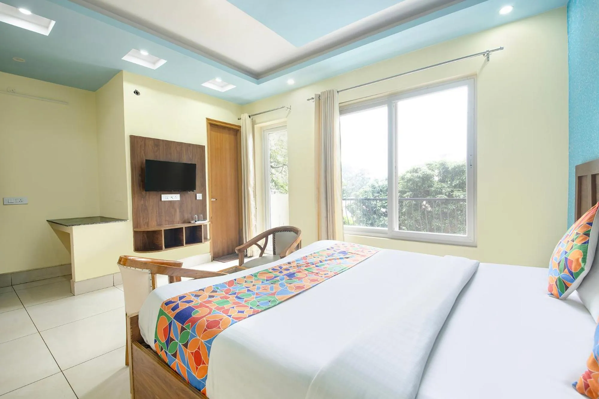 Bed in FabHotel Crestwood Inn