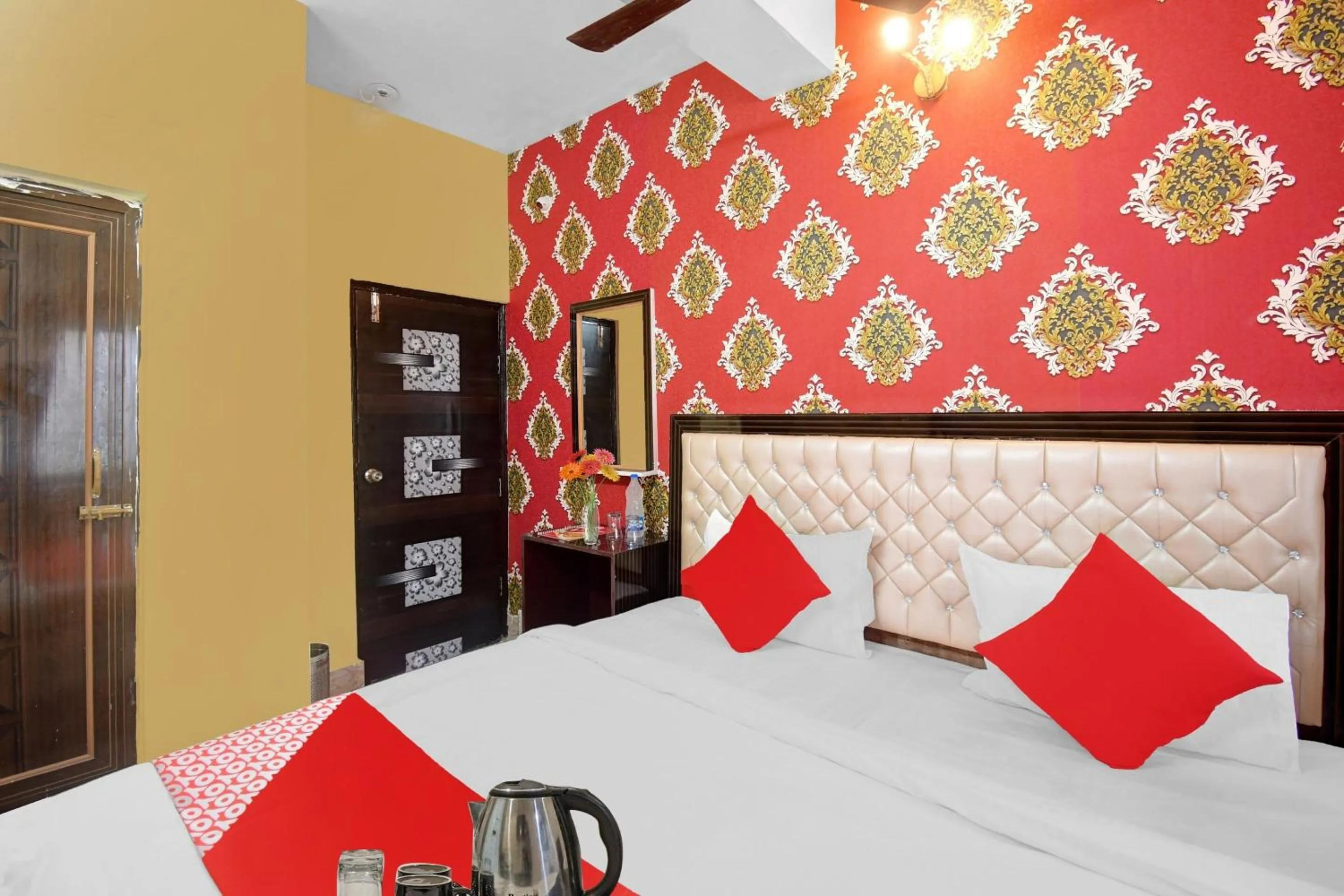 Facade/entrance, Bed in Hotel O Ankan Regency Near Acropolis Mall