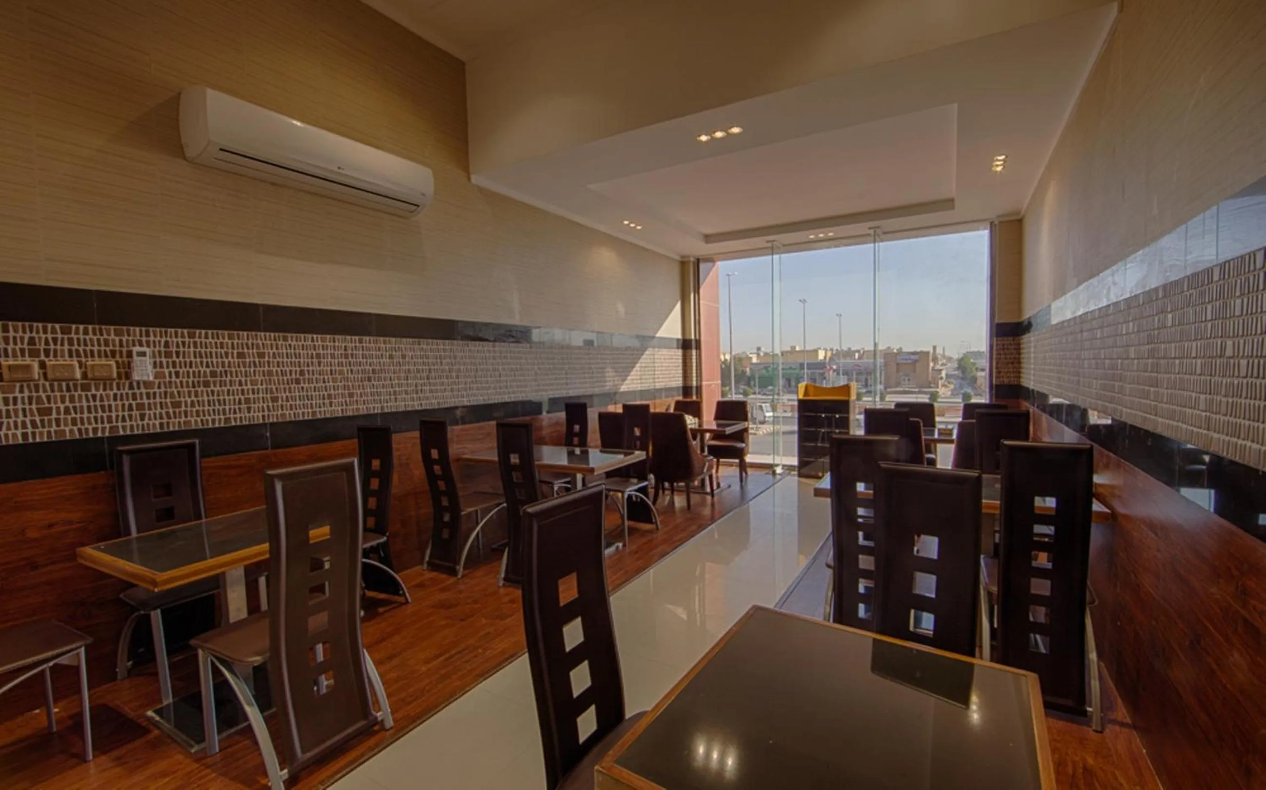 Restaurant/places to eat in Taleen Serviced Apartments AlSahafa