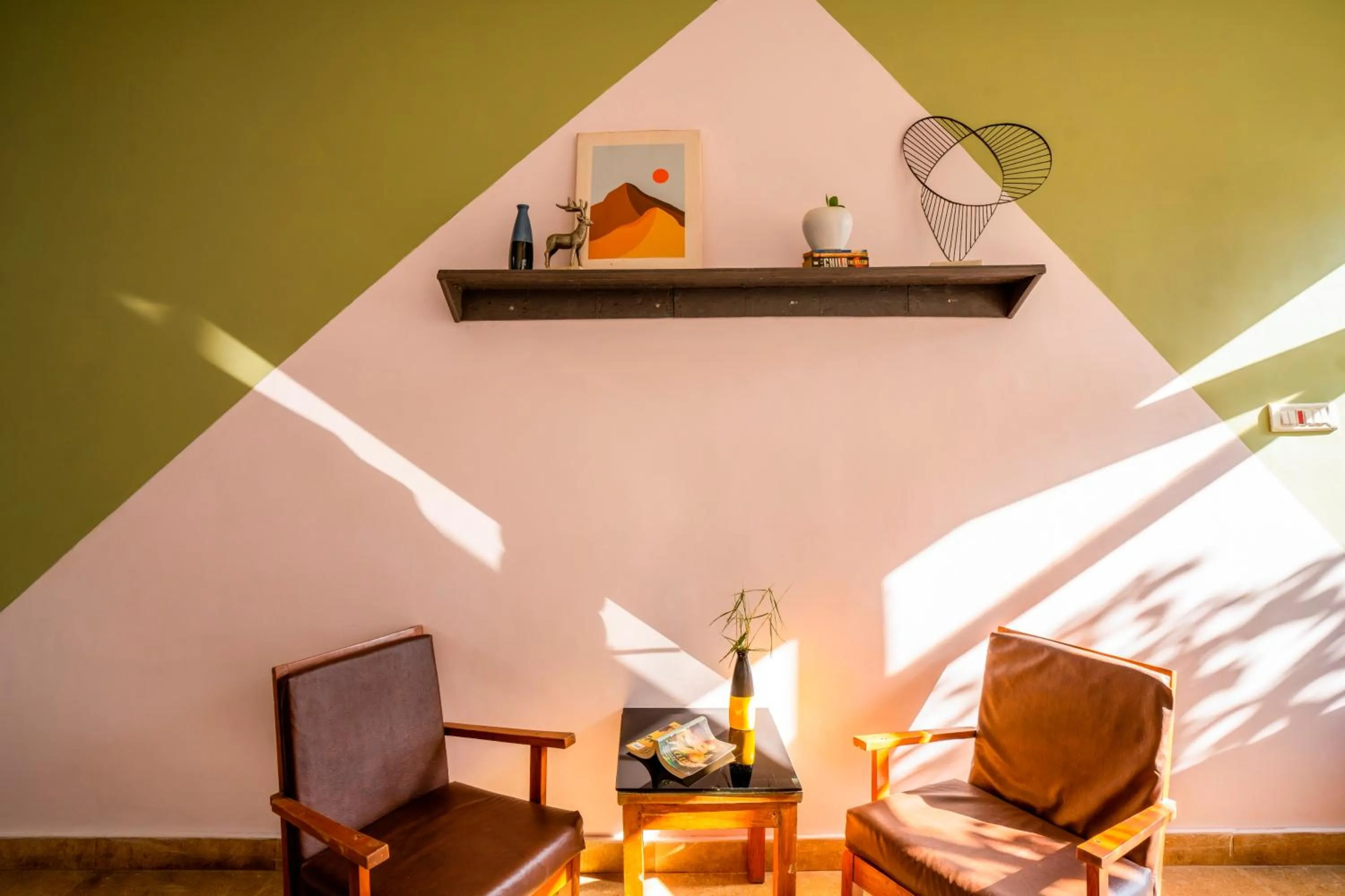 Seating area in Zostel Banikhet (Dalhousie)