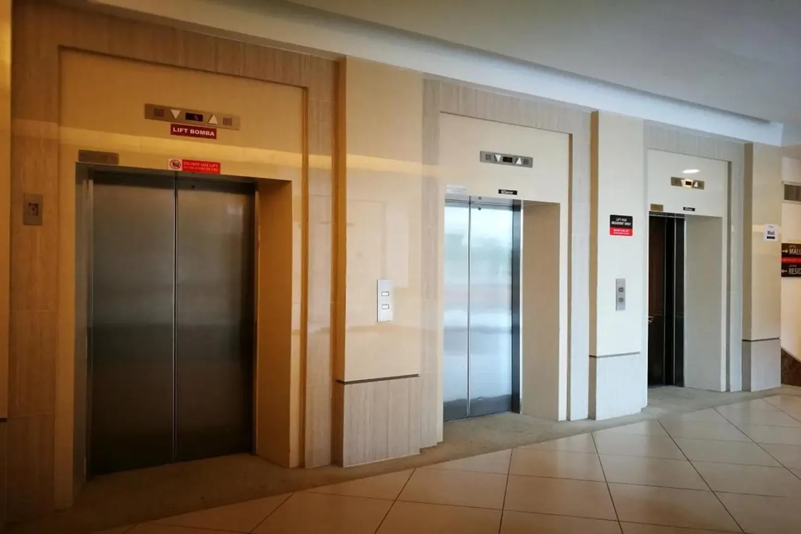 elevator in 118 Robbin's Nest