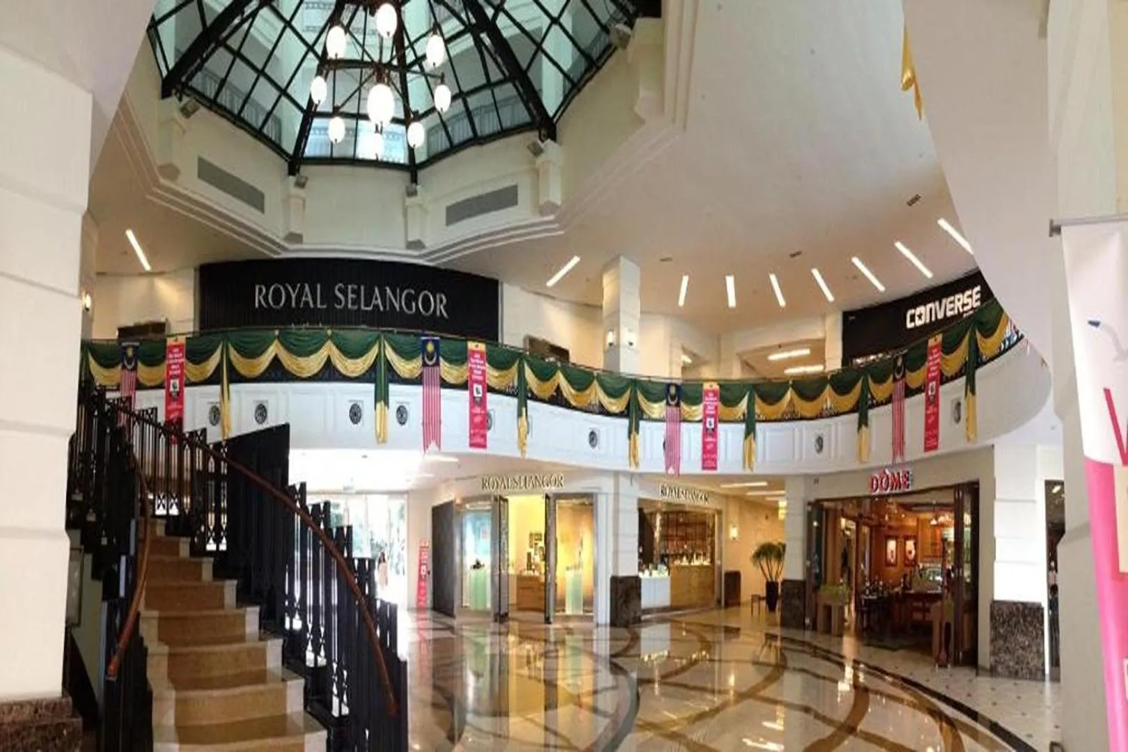 Supermarket/grocery shop in 118 Robbin's Nest