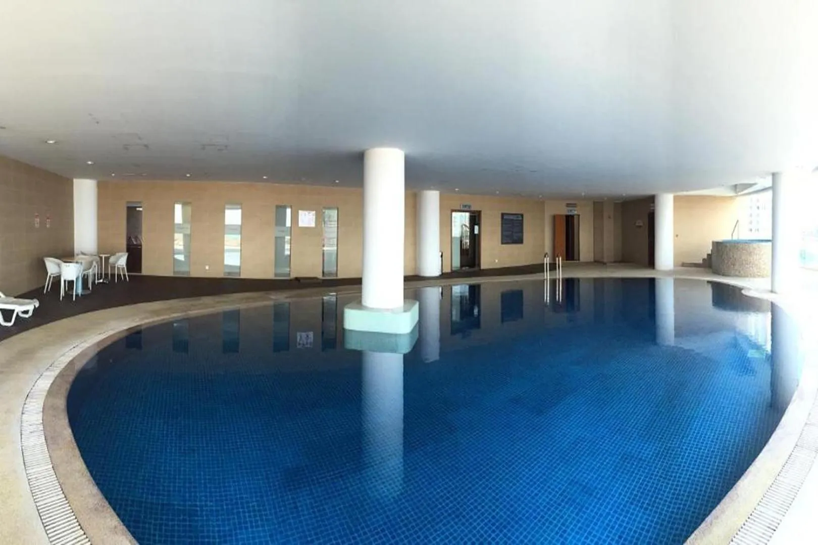 Swimming pool in 118 Robbin's Nest