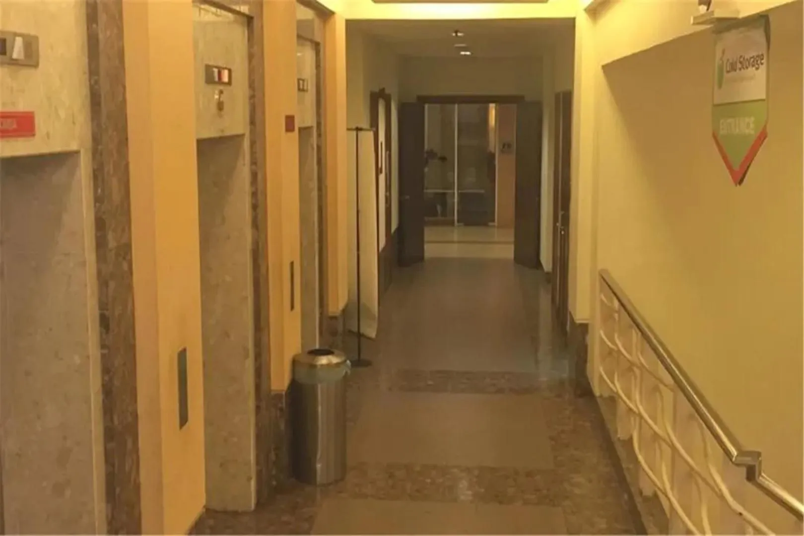 elevator in 118 Robbin's Nest