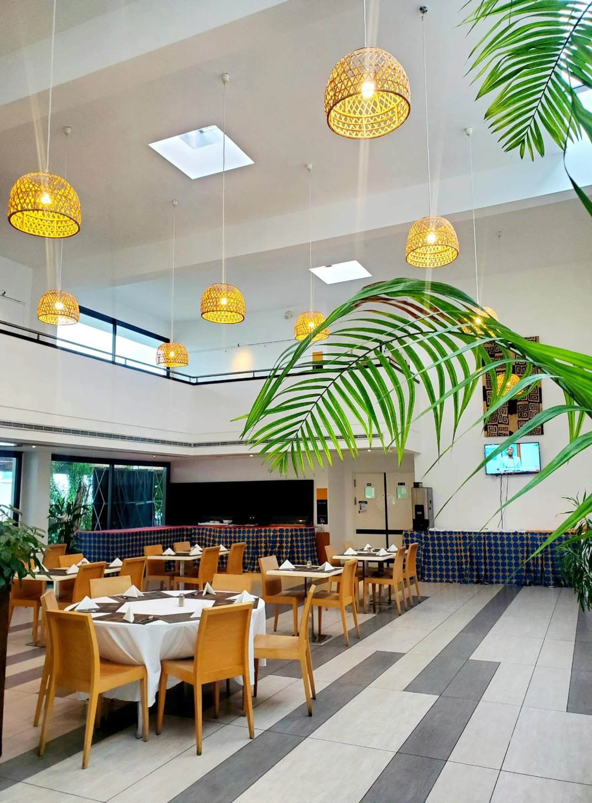 Restaurant/places to eat in MINA Hotel Libreville