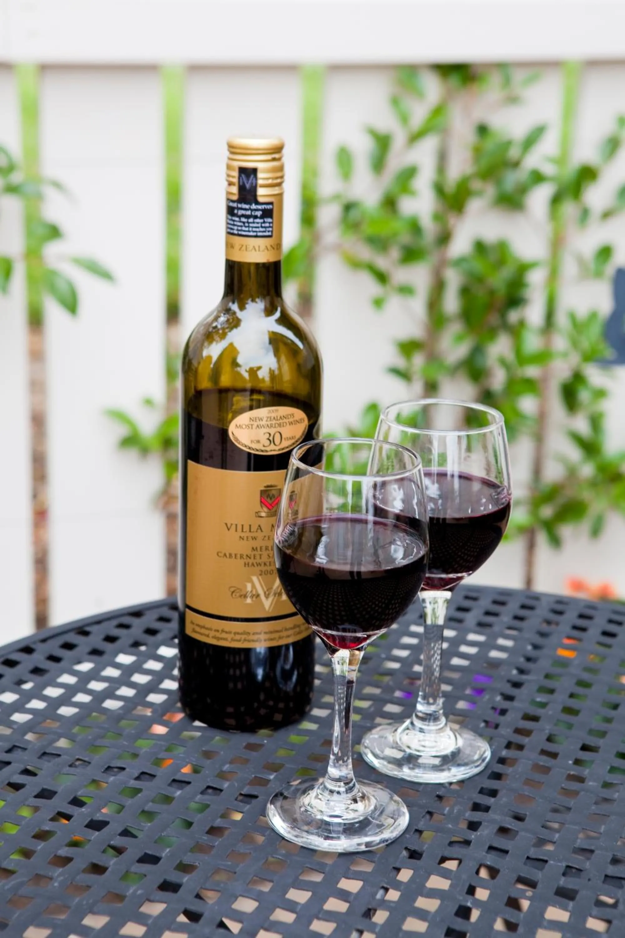 Drinks in Kings Of Riccarton Motel- Close to Railway Station and Airport with Shuttle service