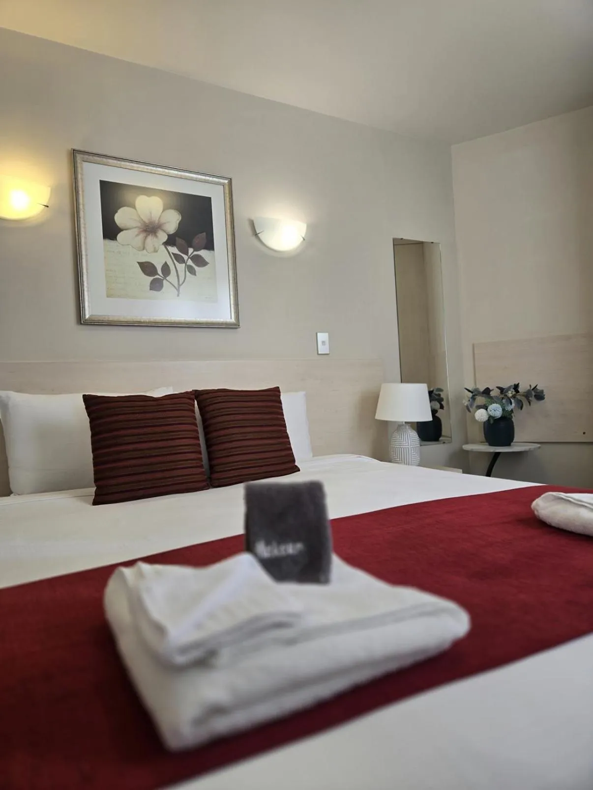 Bed in Kings Of Riccarton Motel- Close to Railway Station and Airport with Shuttle service