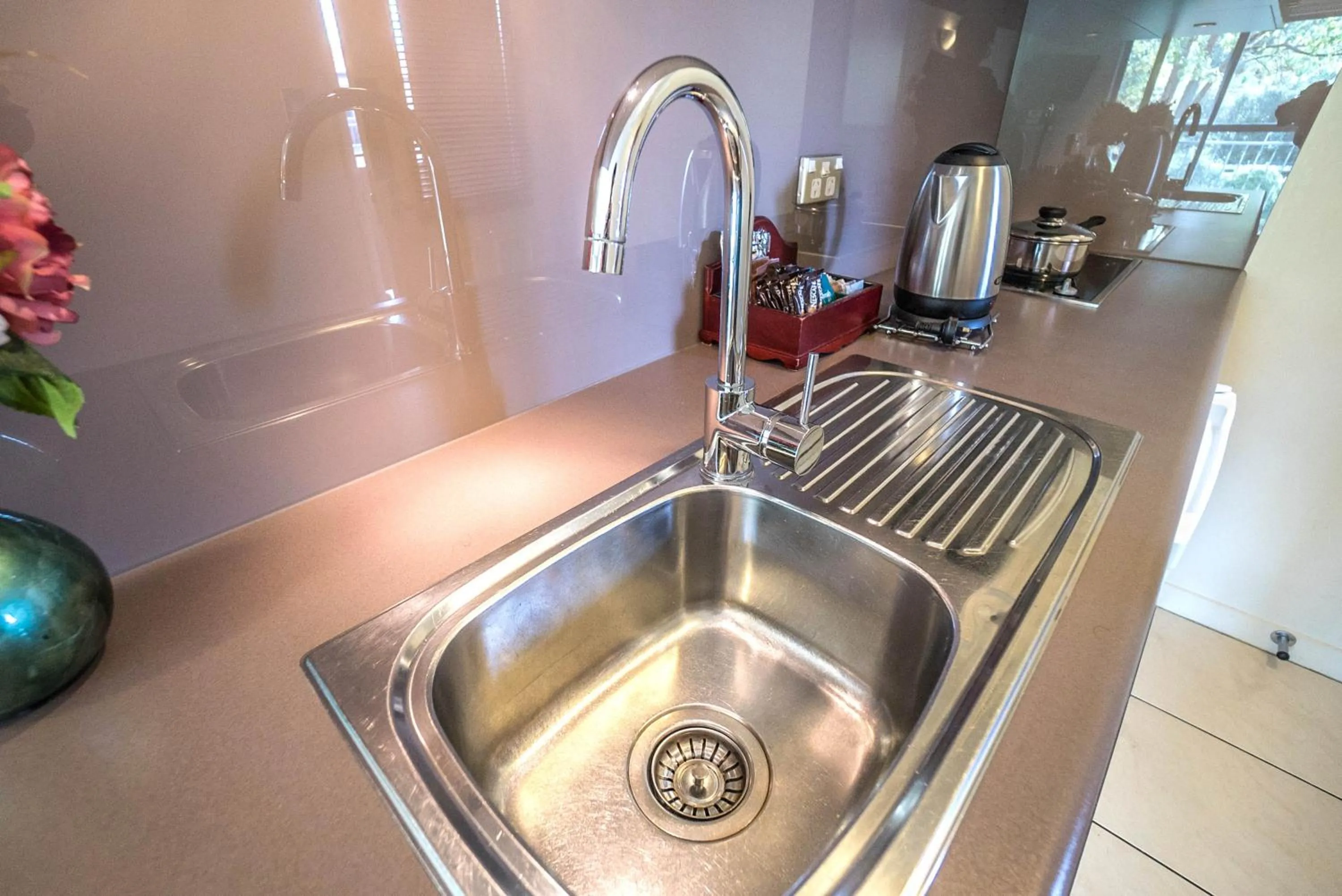 Kitchen or kitchenette in Kings Of Riccarton Motel- Close to Railway Station and Airport with Shuttle service