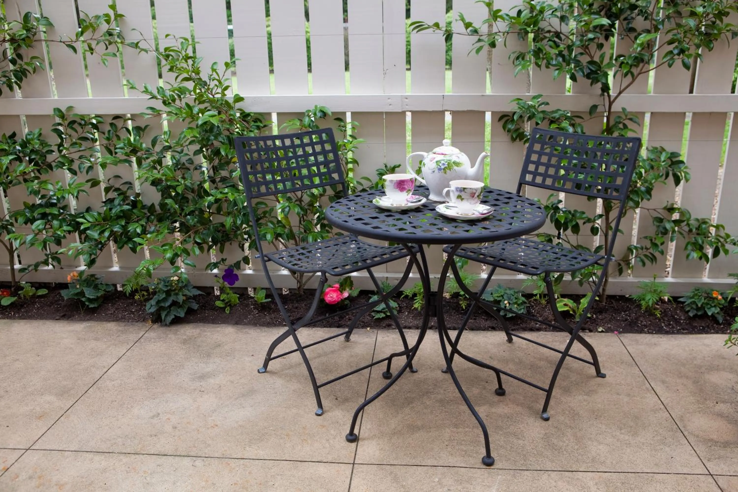 Patio in Kings Of Riccarton Motel- Close to Railway Station and Airport with Shuttle service