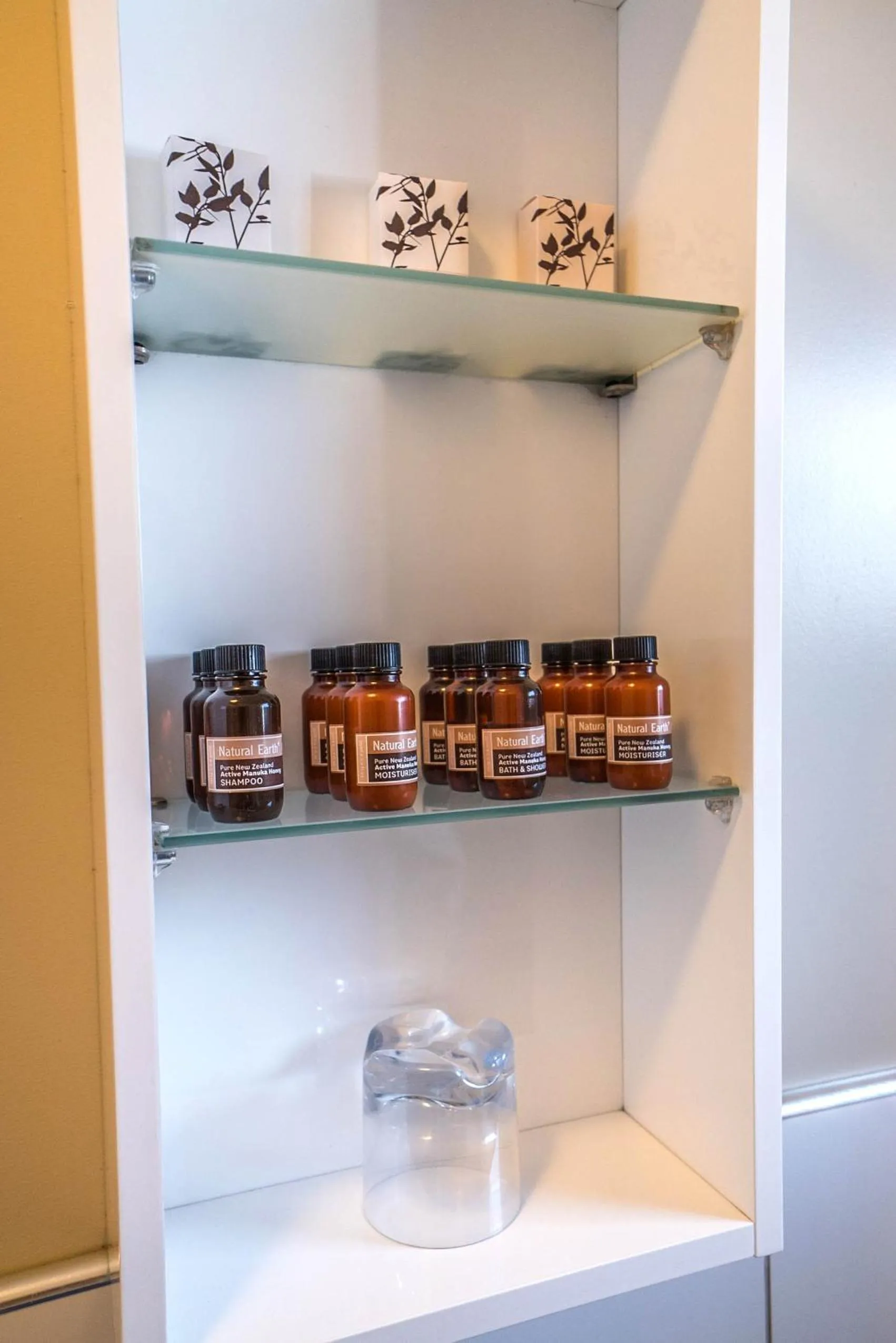 Bathroom in Kings Of Riccarton Motel- Close to Railway Station and Airport with Shuttle service