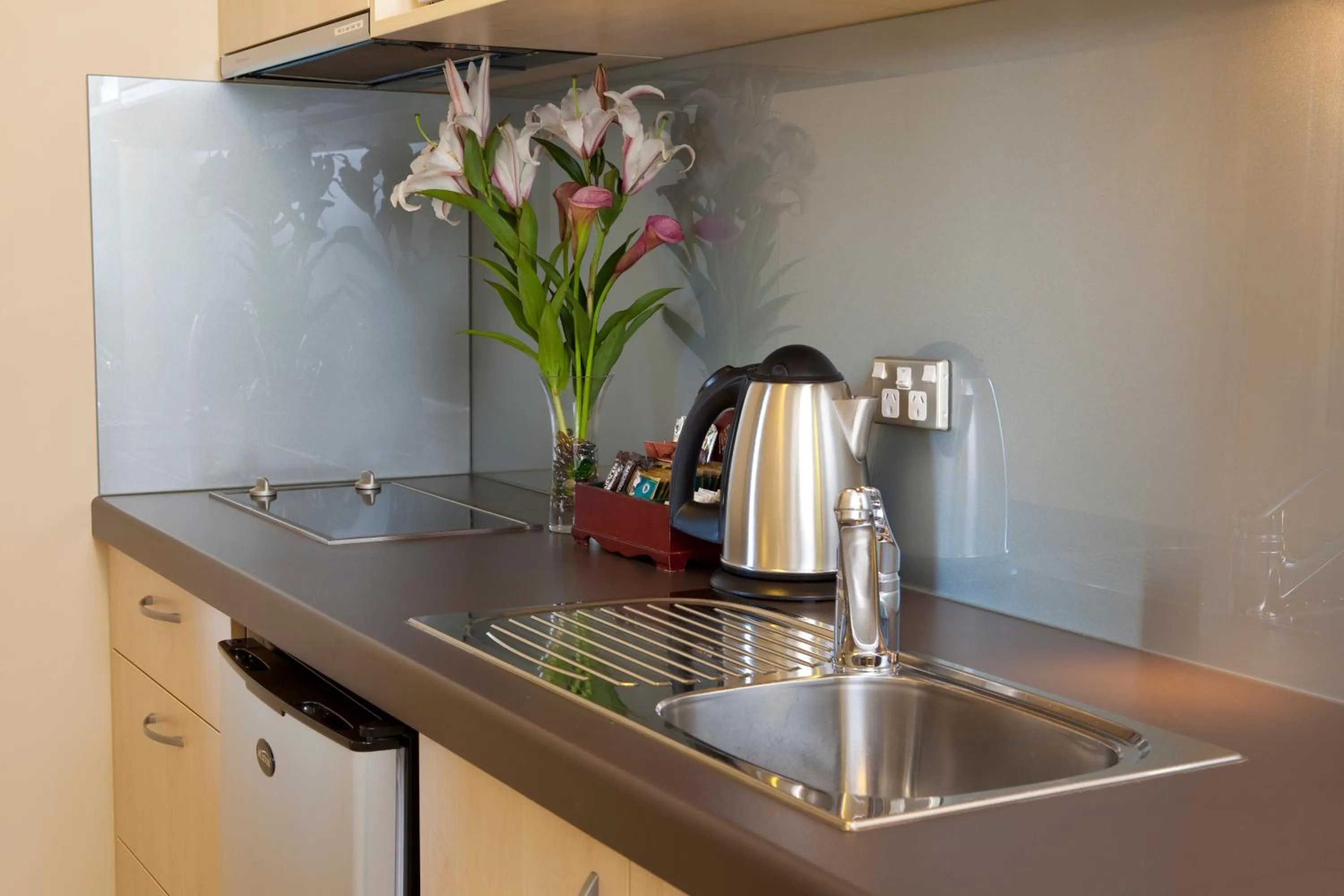 Kitchen or kitchenette in Kings Of Riccarton Motel- Close to Railway Station and Airport with Shuttle service