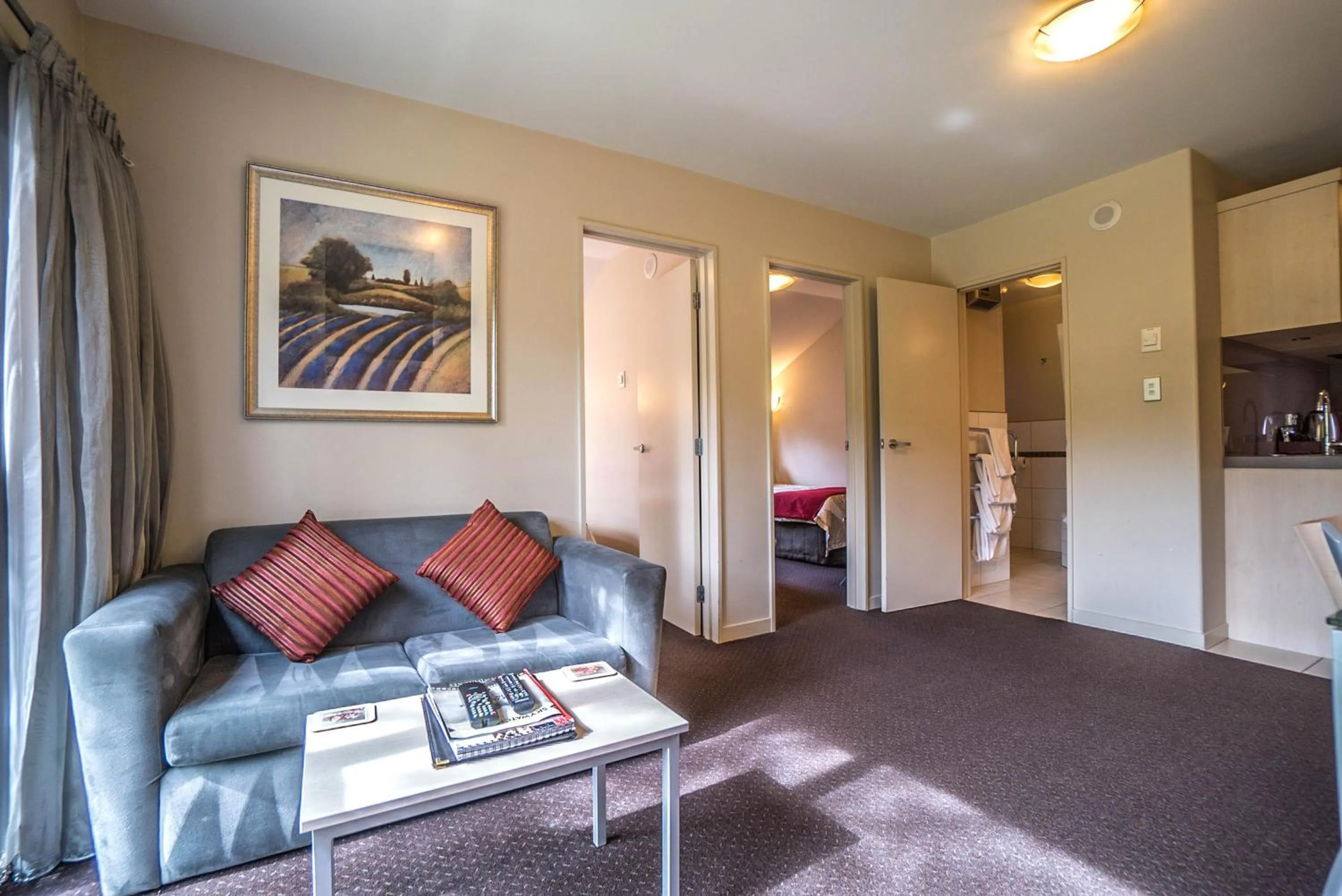 Seating area in Kings Of Riccarton Motel- Close to Railway Station and Airport with Shuttle service