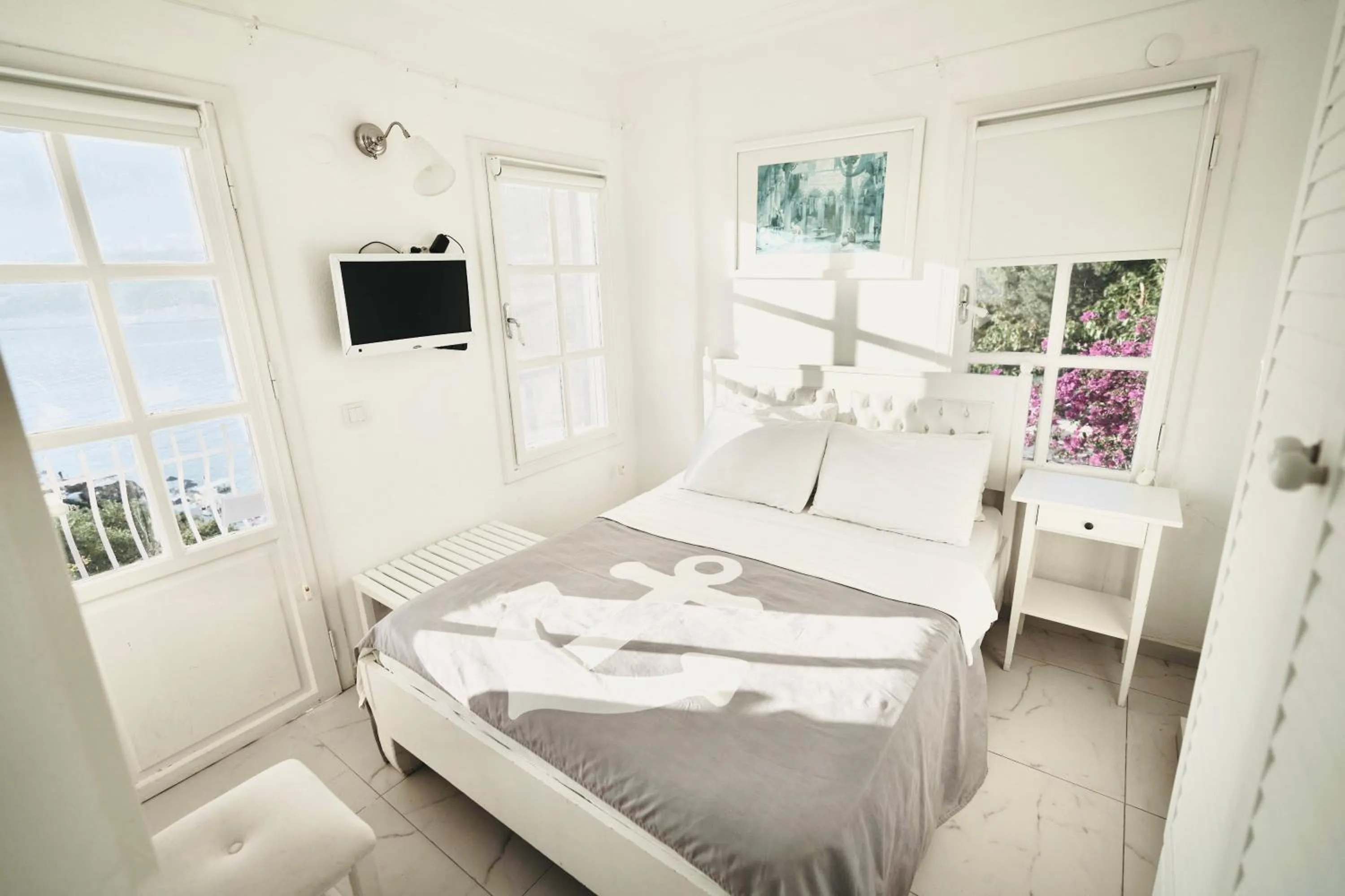 Bed in Club Çapa Hotel