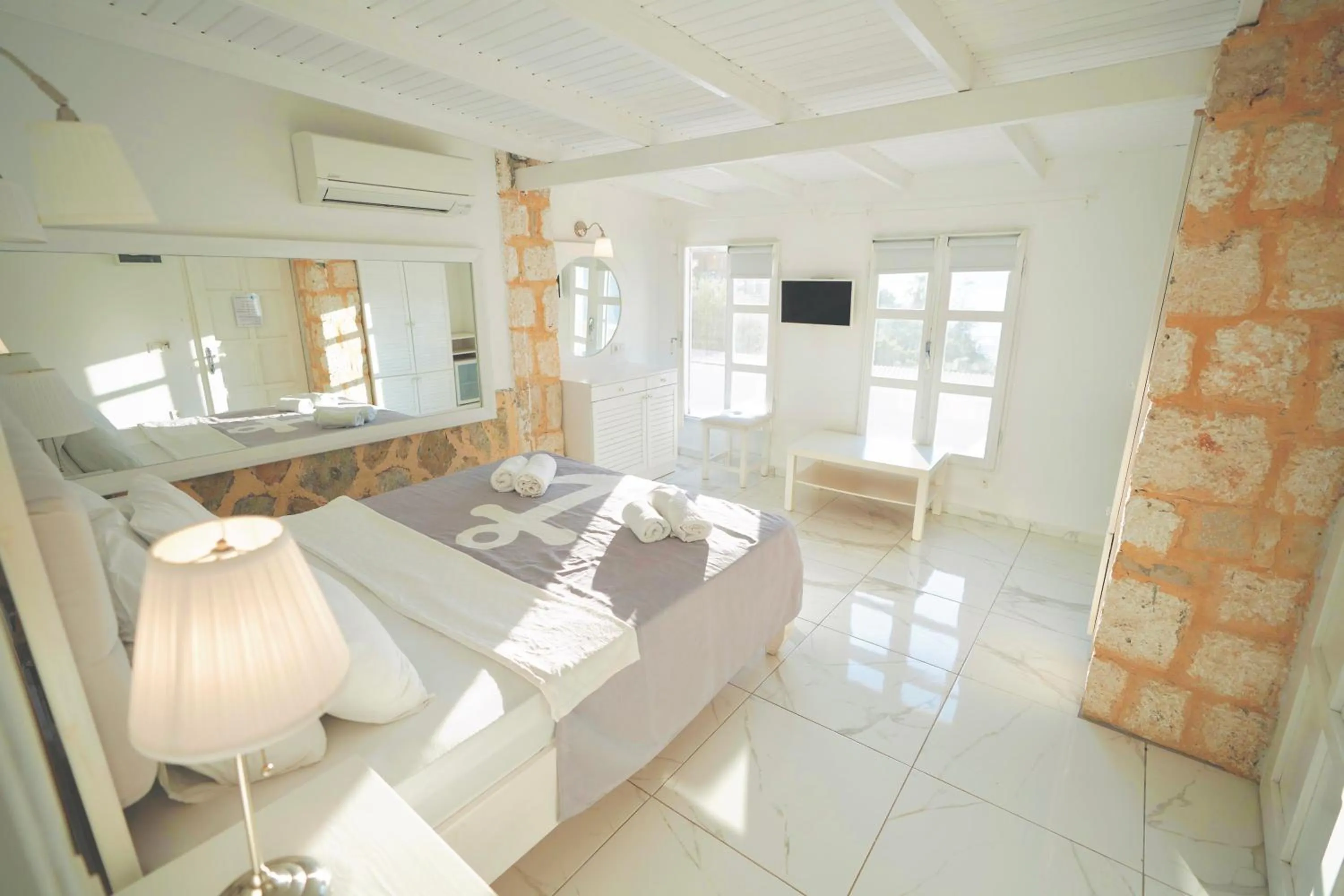 Bed in Club Çapa Hotel