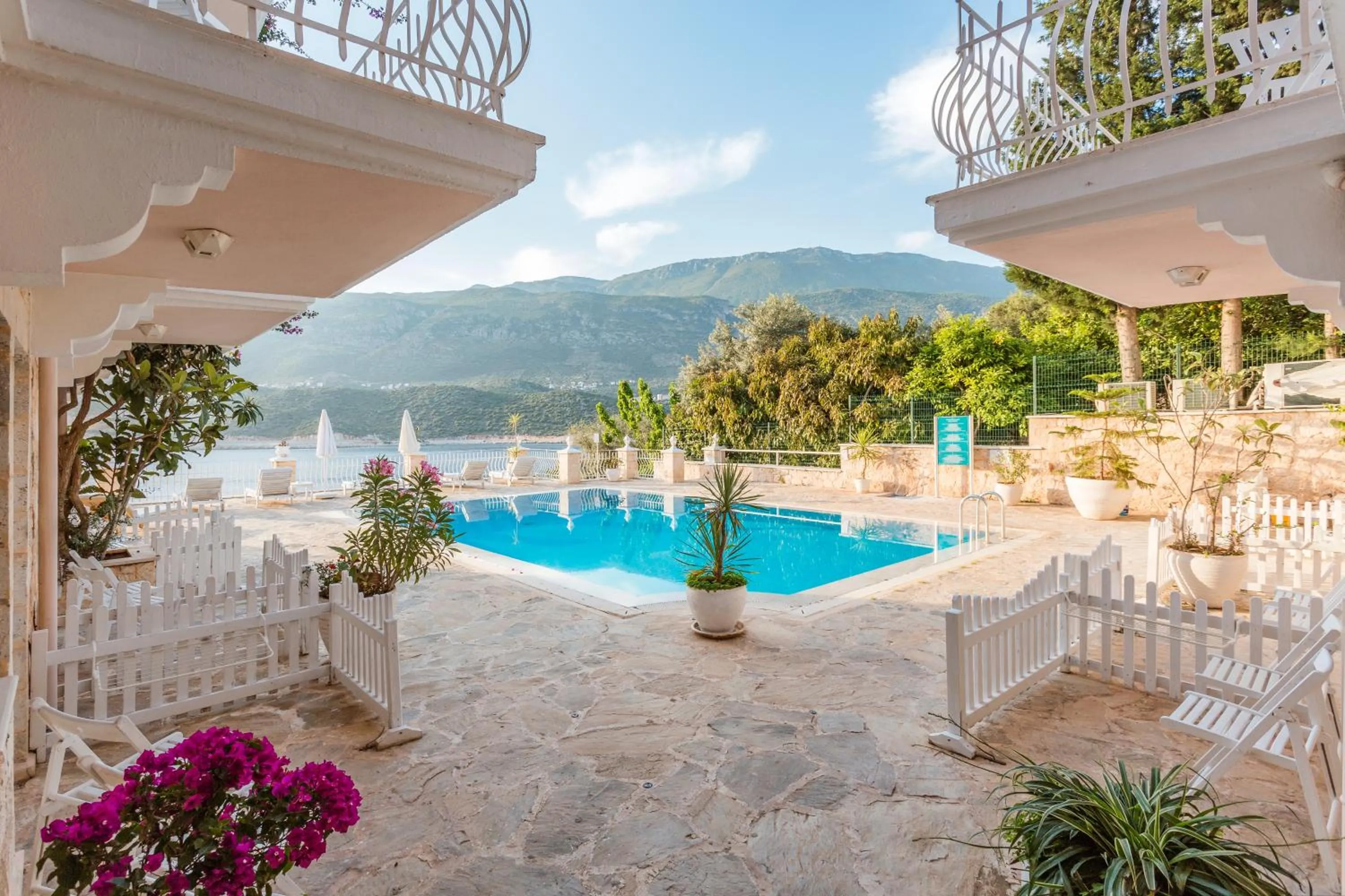 Swimming pool in Club Çapa Hotel
