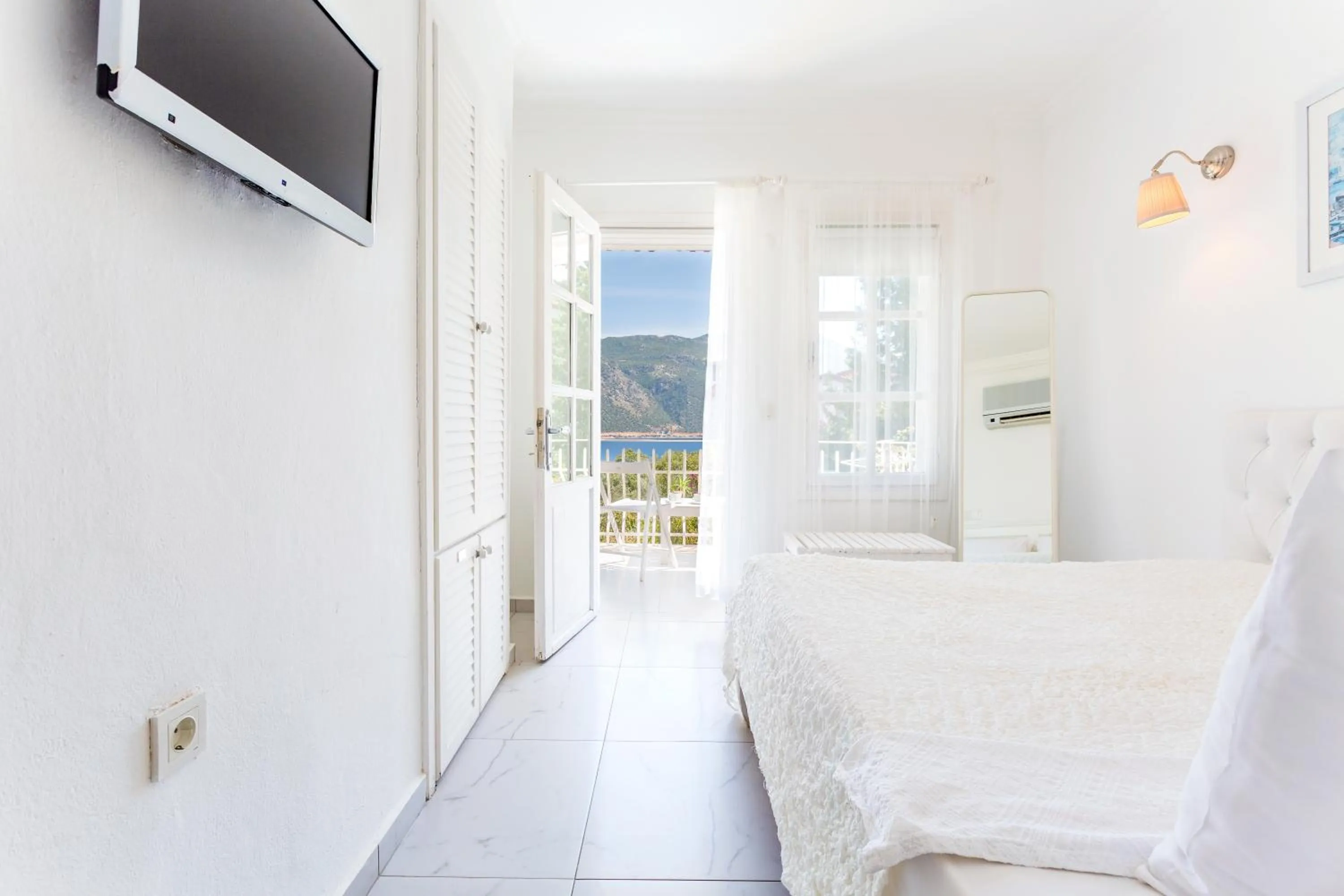 Bed in Club Çapa Hotel