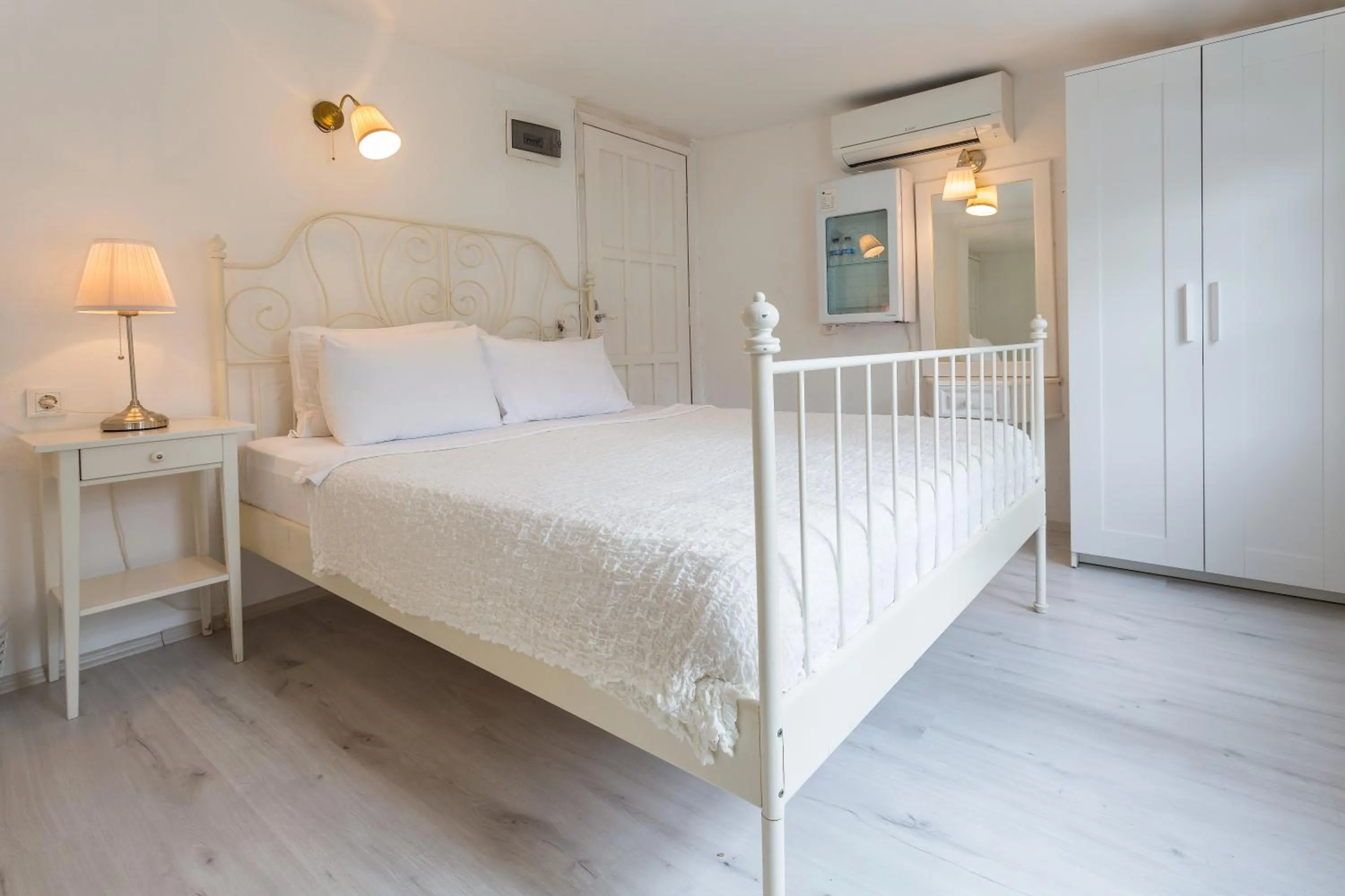 Bed in Club Çapa Hotel