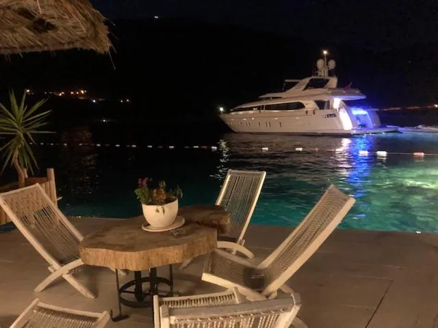 Night in Club Çapa Hotel