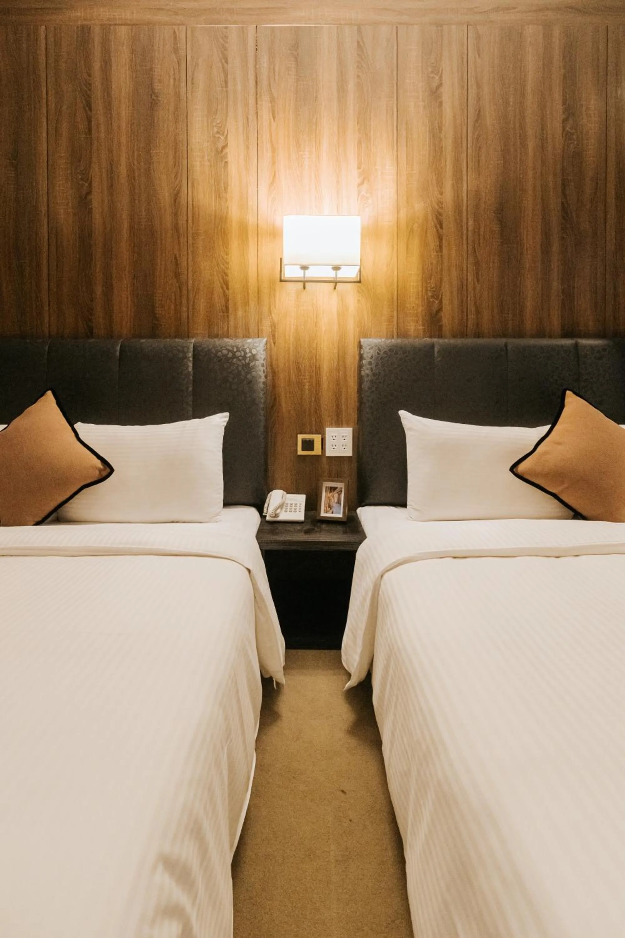 Photo of the whole room, Bed in Water meworld