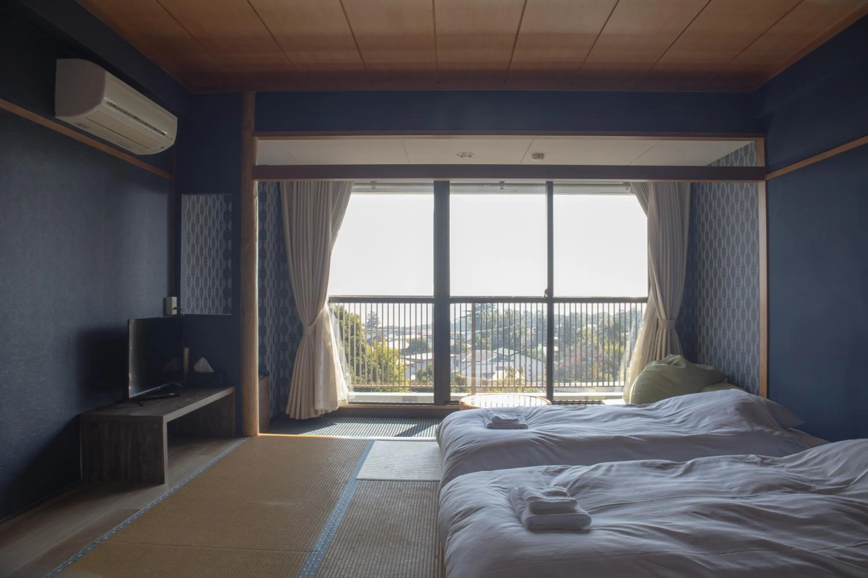 Photo of the whole room, Bed in ISOLA Izukogen