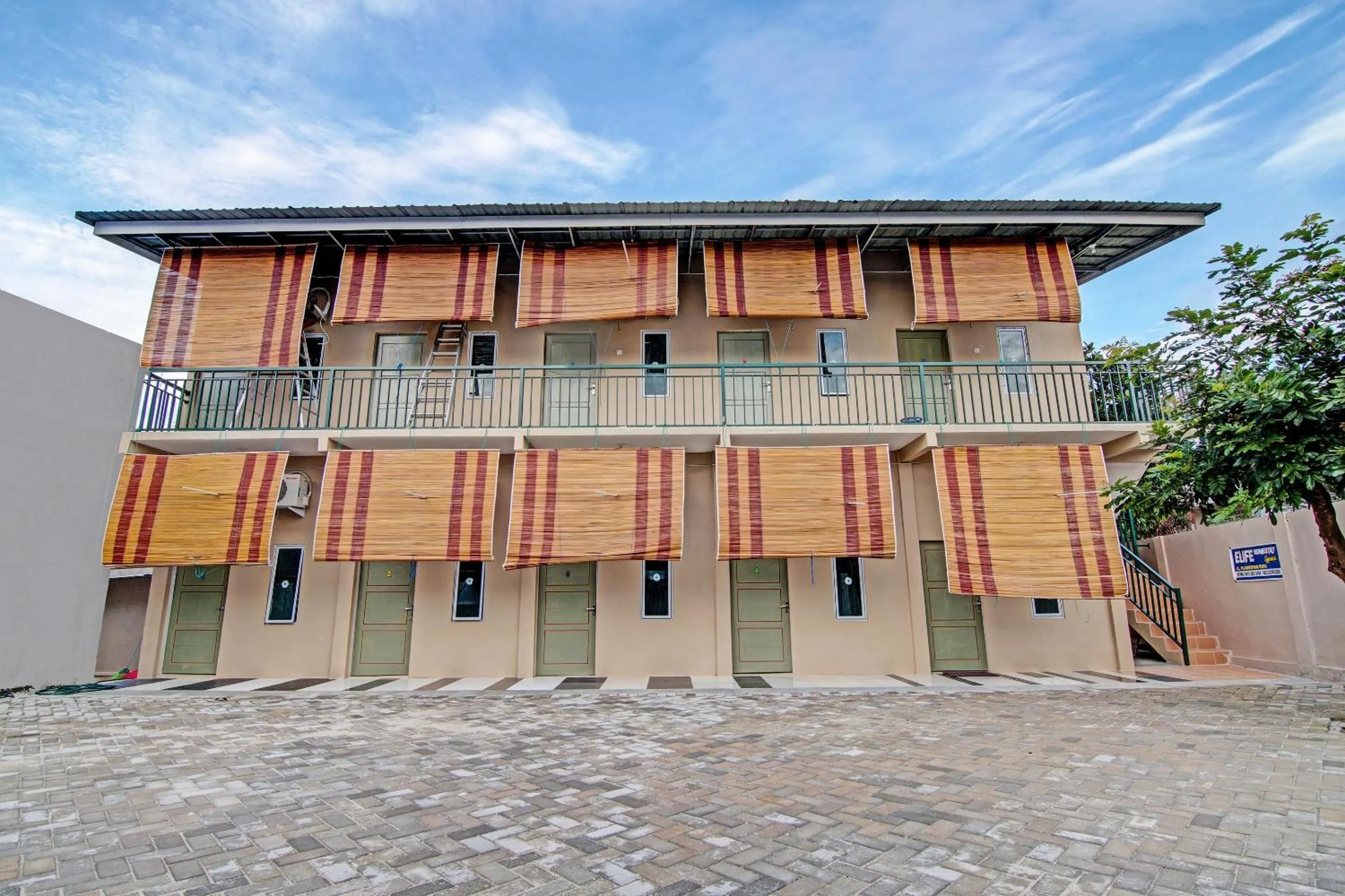 Facade/entrance in Hotel O Elif Homestay Syariah