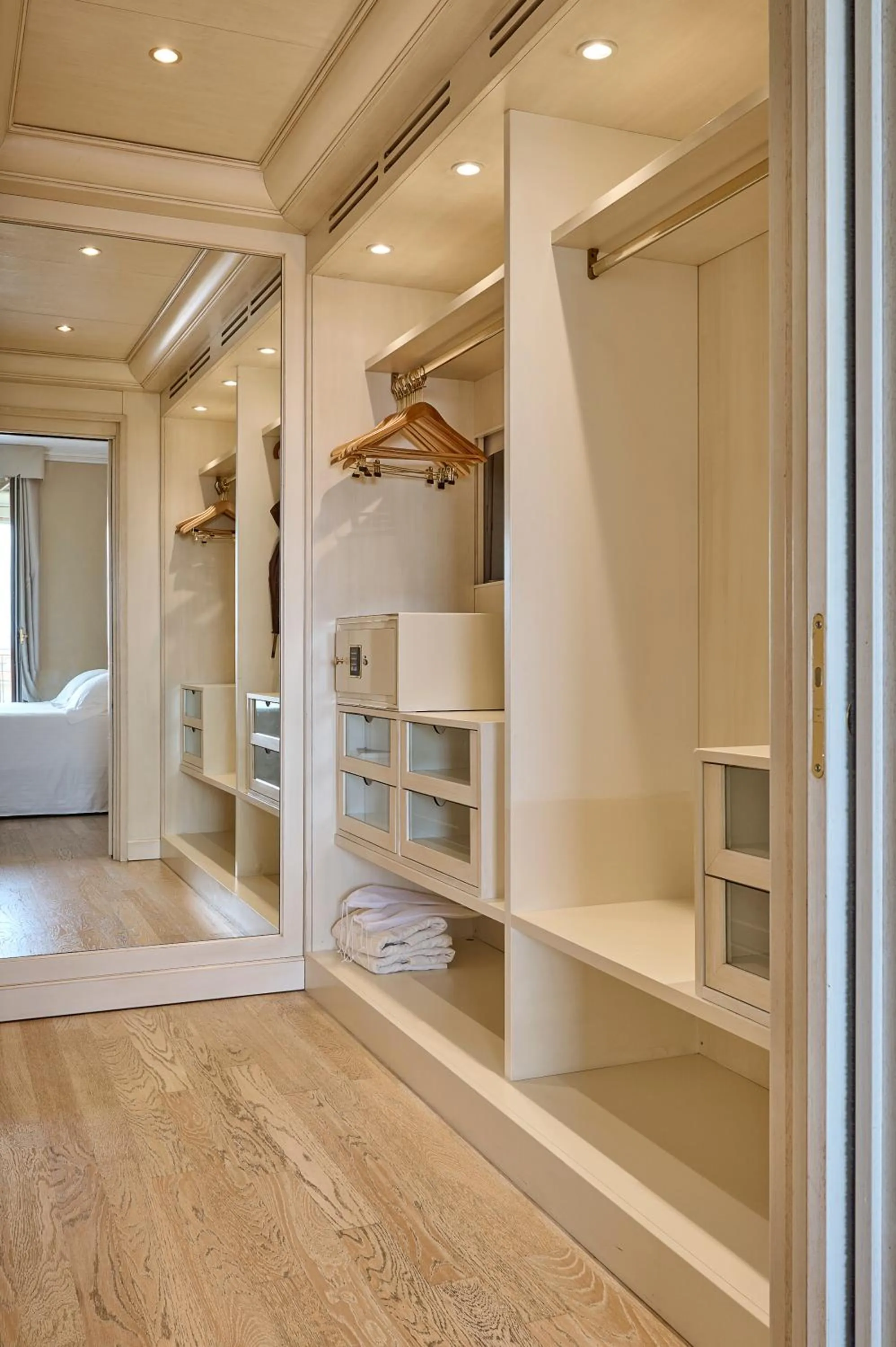 wardrobe in Grand Hotel Imperiale
