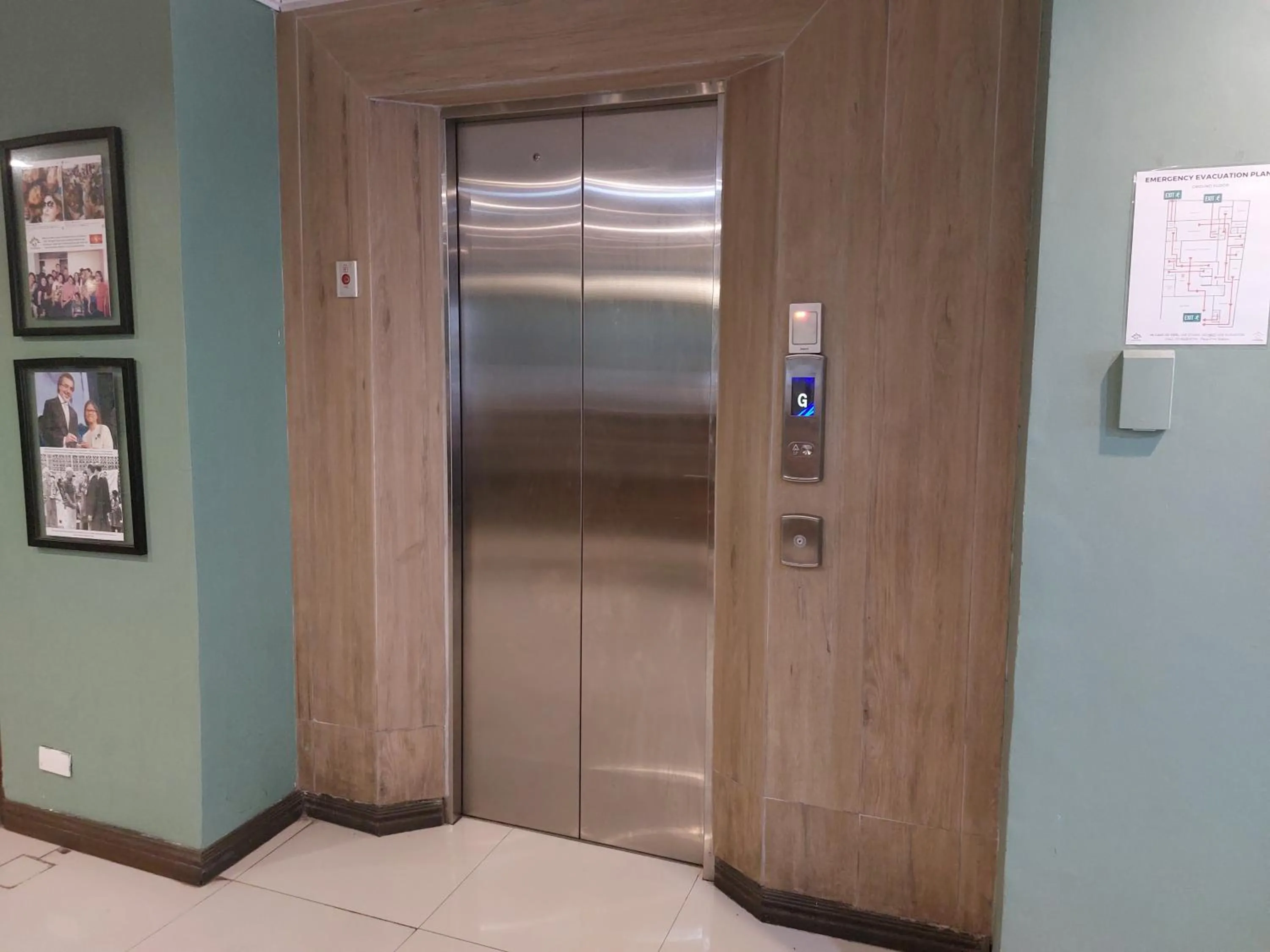 elevator in Makabata Guesthouse & Cafe