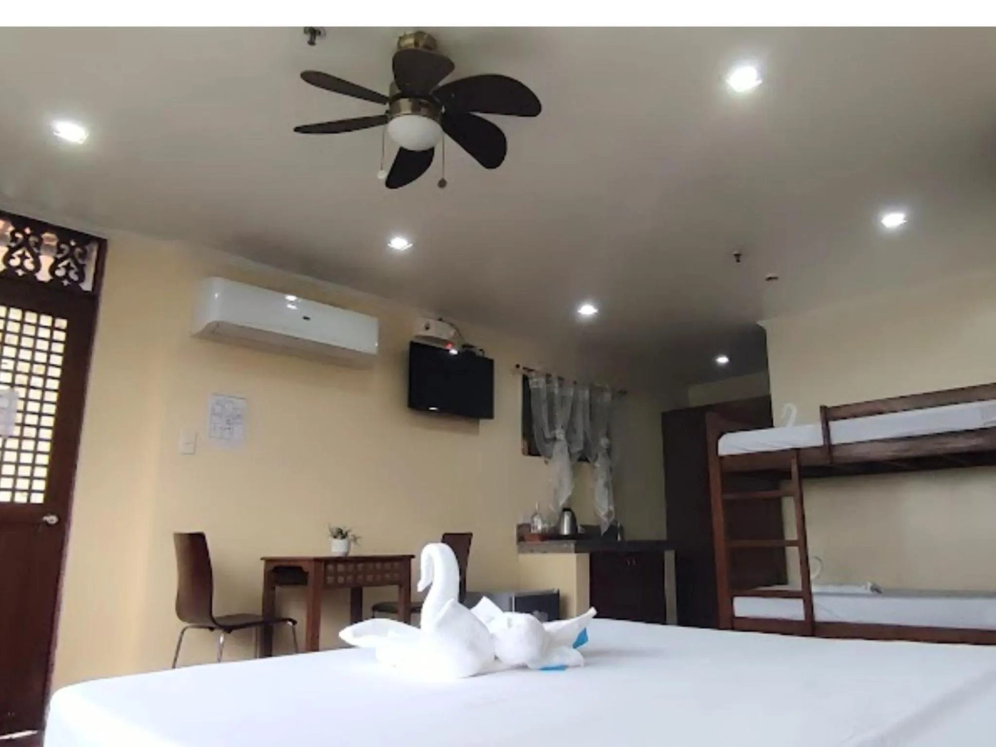 View (from property/room), Bed in Makabata Guesthouse & Cafe