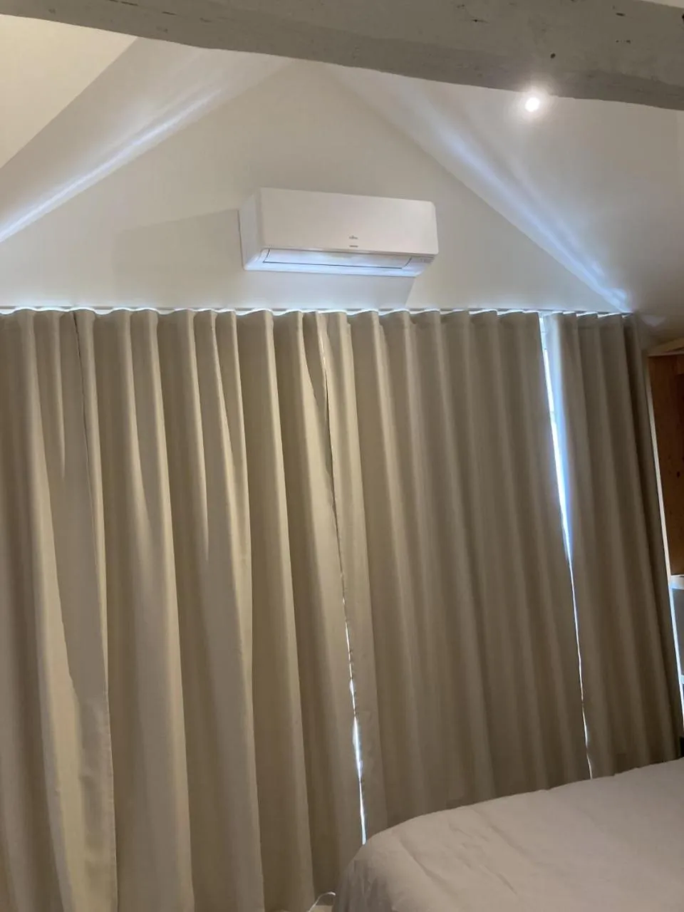 People in La Maison du Cocher - Chambre indépendante climatisée en Hypercentre - Lit Queen Size