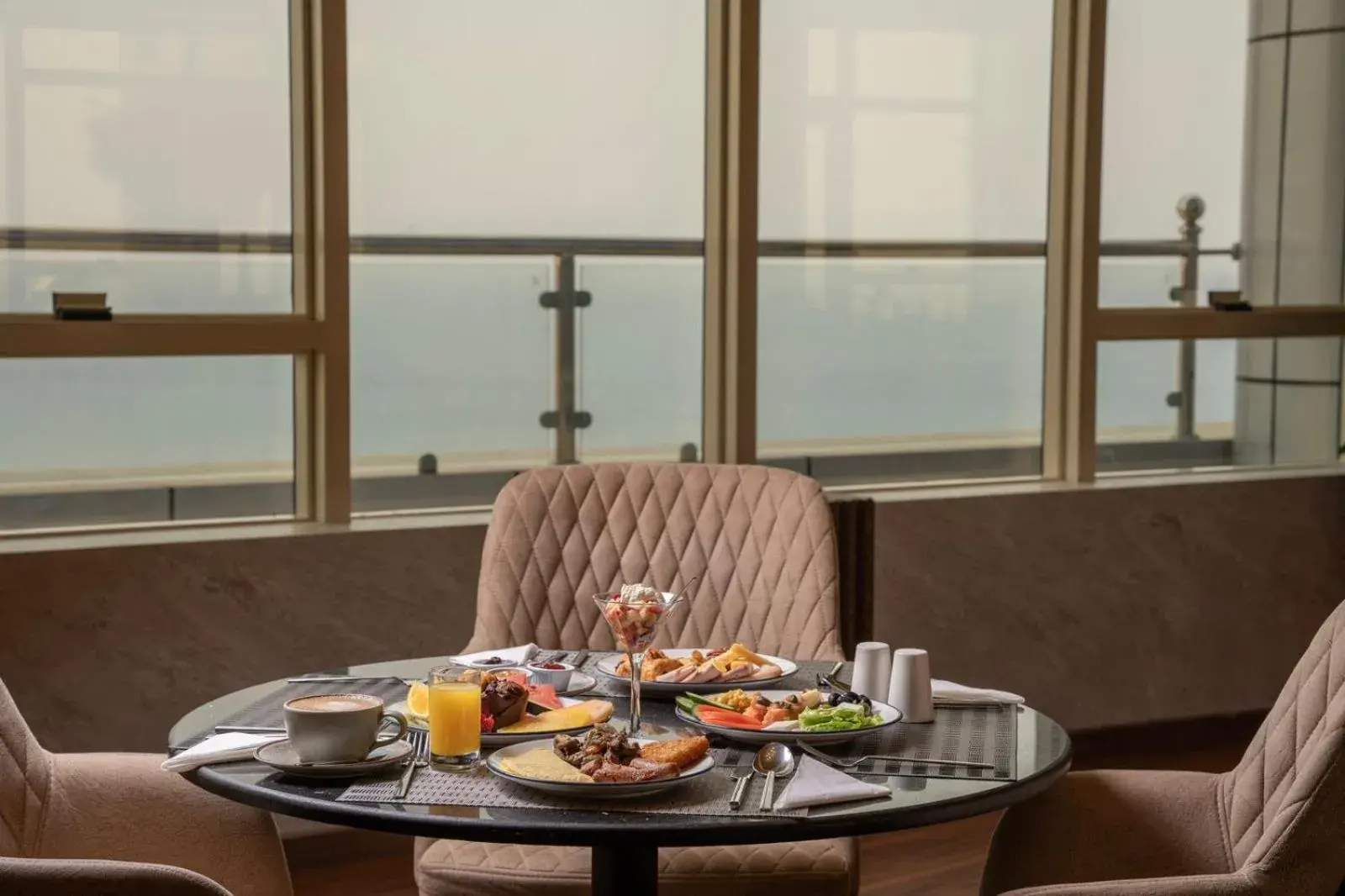Restaurant/places to eat in Seafront Luxury Suites Jeddah Corniche Restaurant/places to eat in Seafront Luxury Suites Jeddah Corniche
