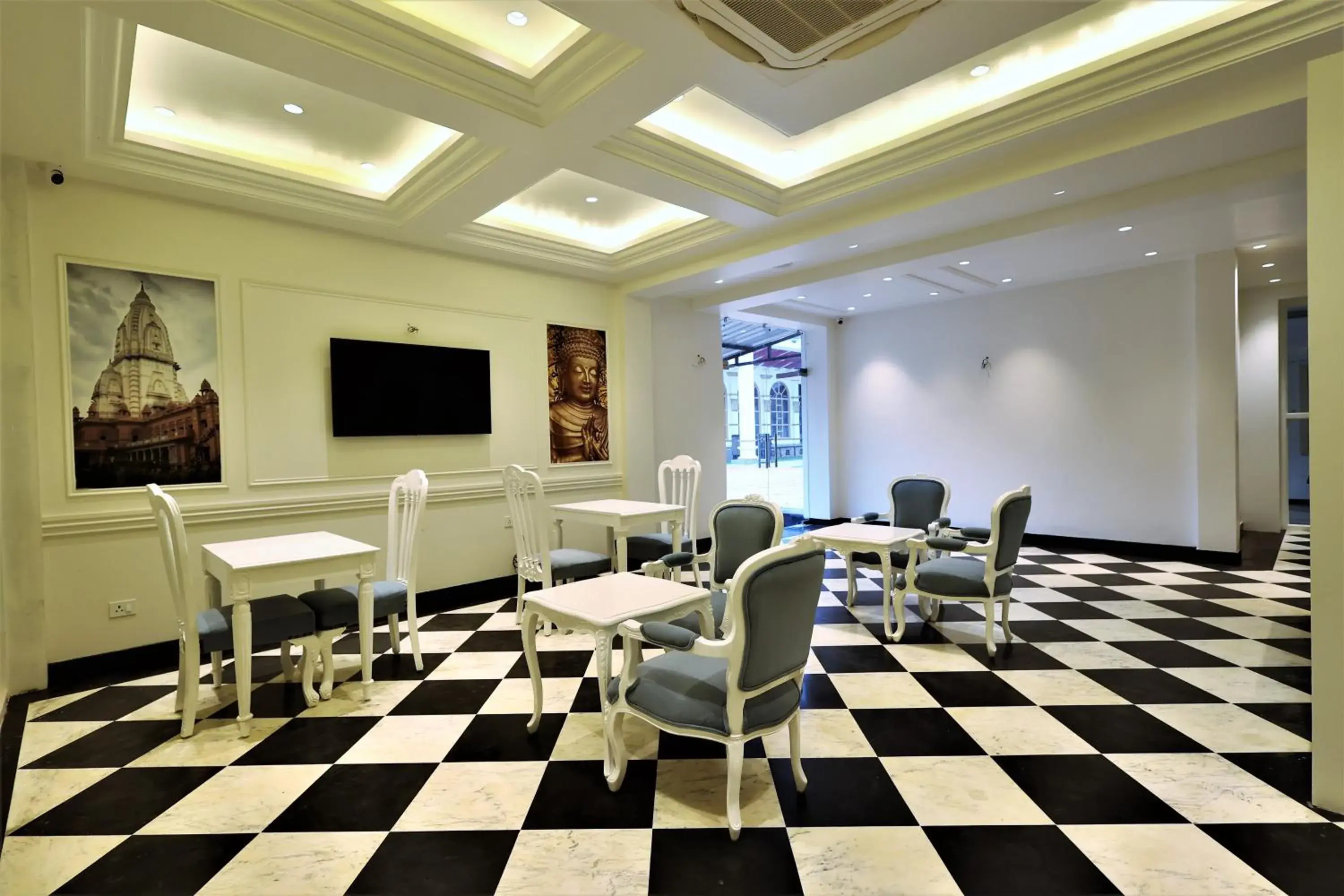 Breakfast in Saroja Heritage, Varanasi Breakfast in Saroja Heritage, Varanasi