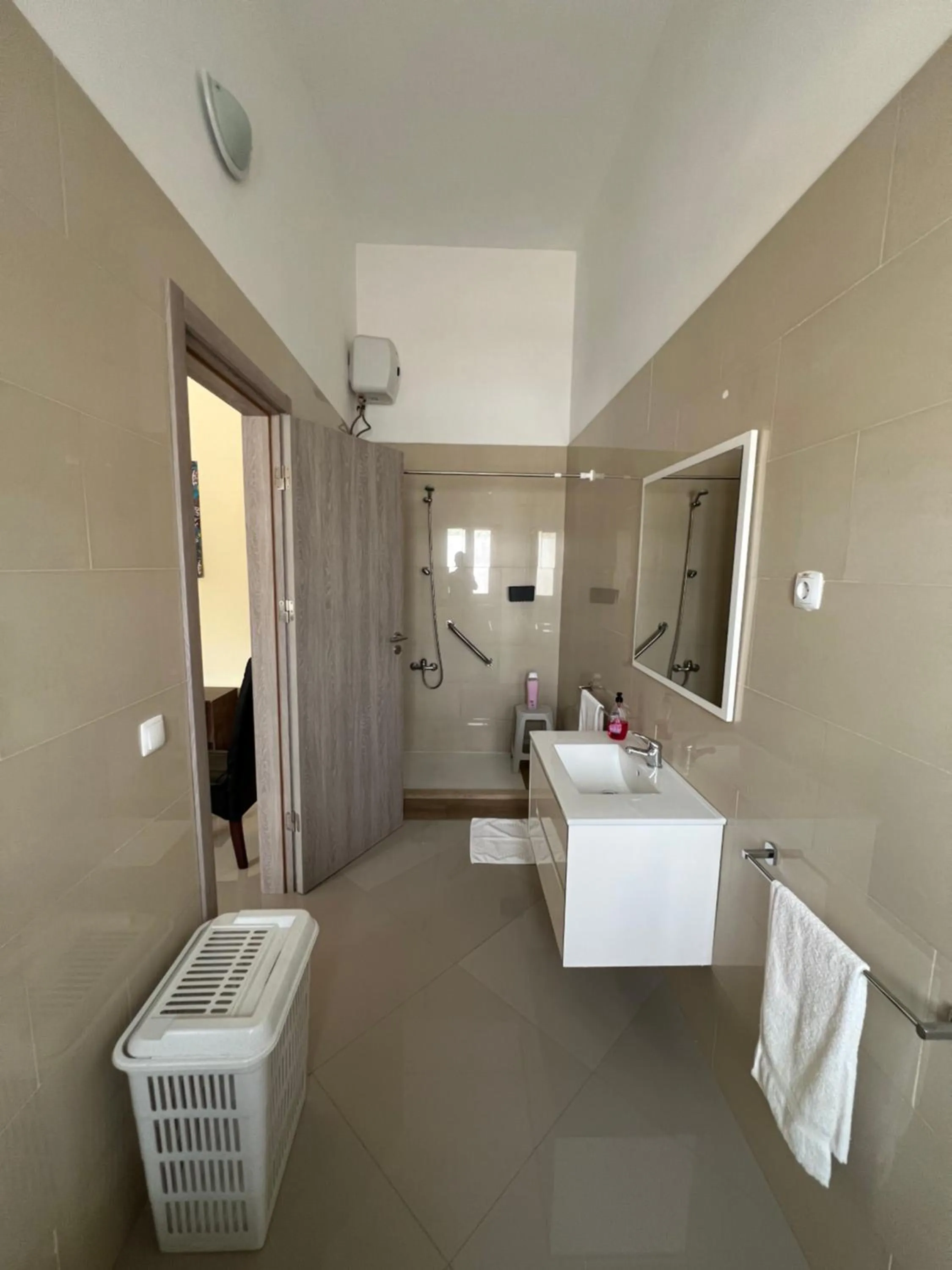 Bathroom, Bed in Praia Capital Residence Aparthotel