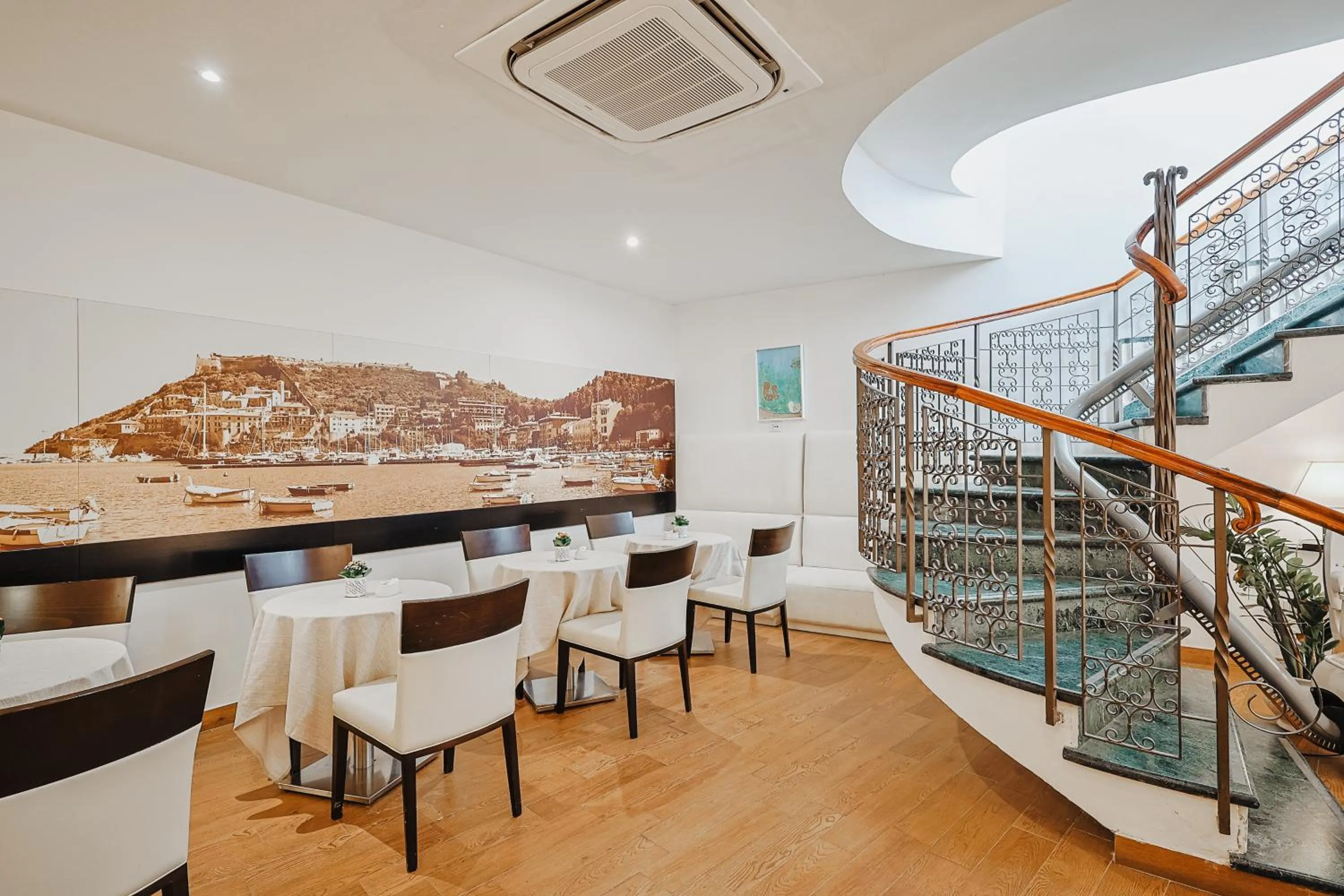 Seating area in Bi Hotel