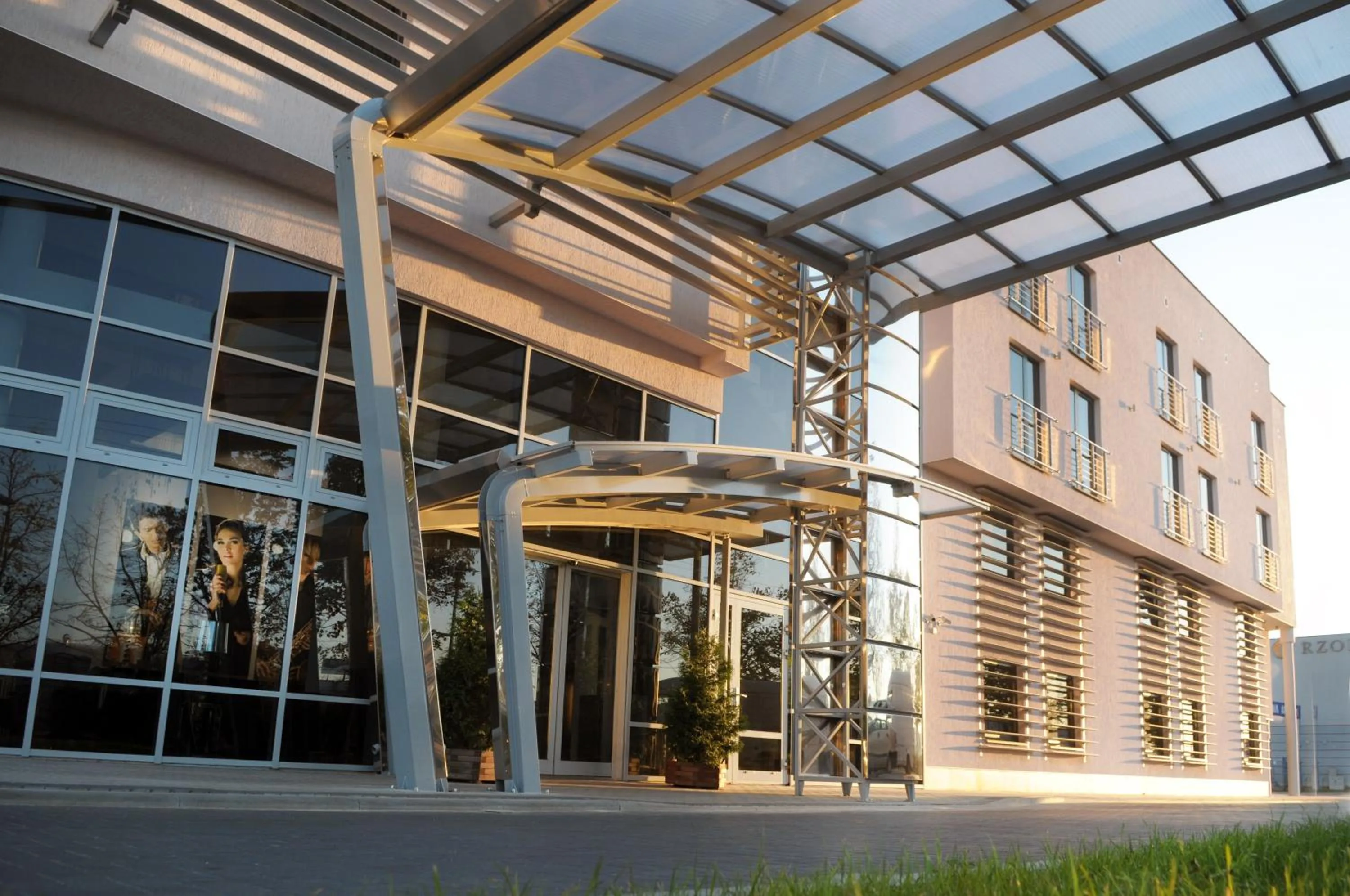 Facade/entrance in Hotel 3 Trio