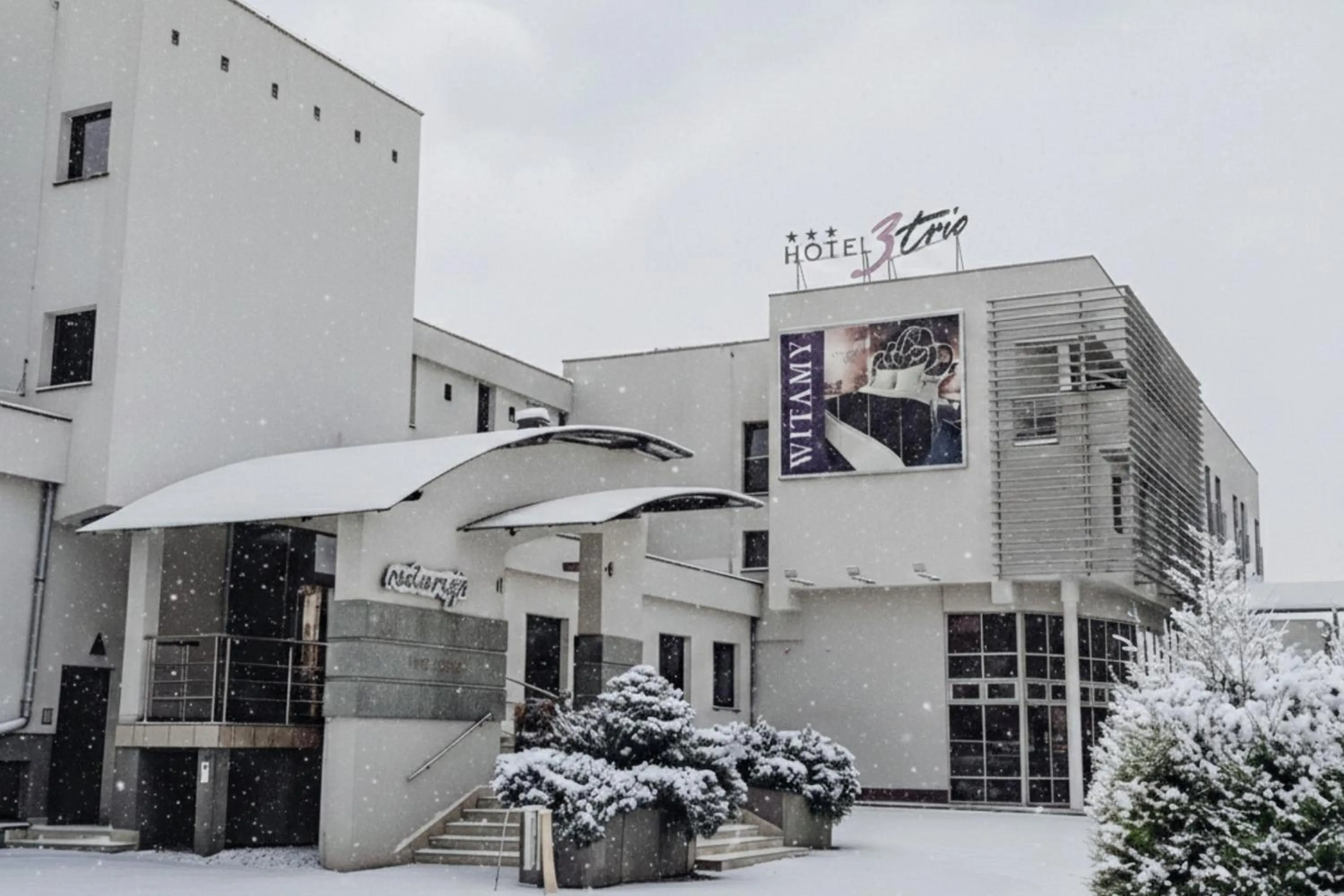 Property building in Hotel 3 Trio