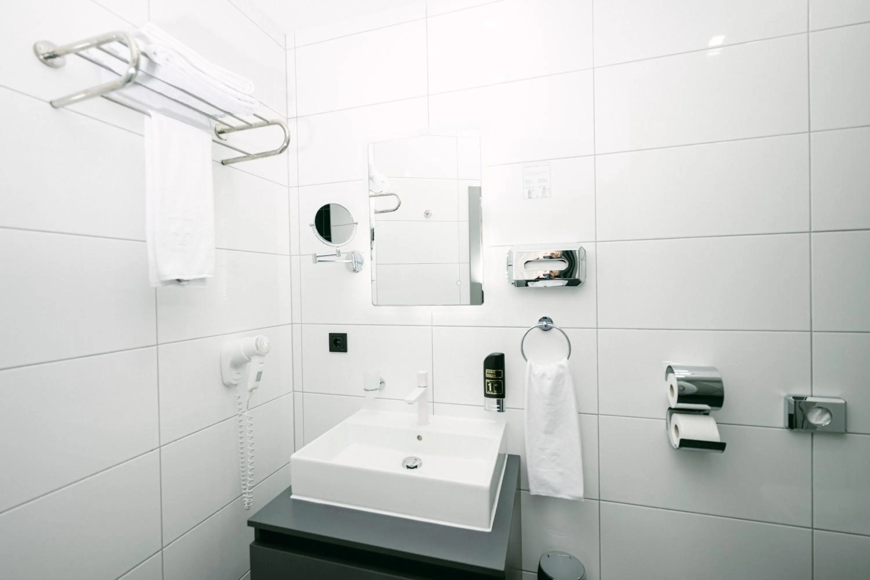 Bathroom in PARKHOTEL BRAUNAU - 24 Stunden Self Check-IN