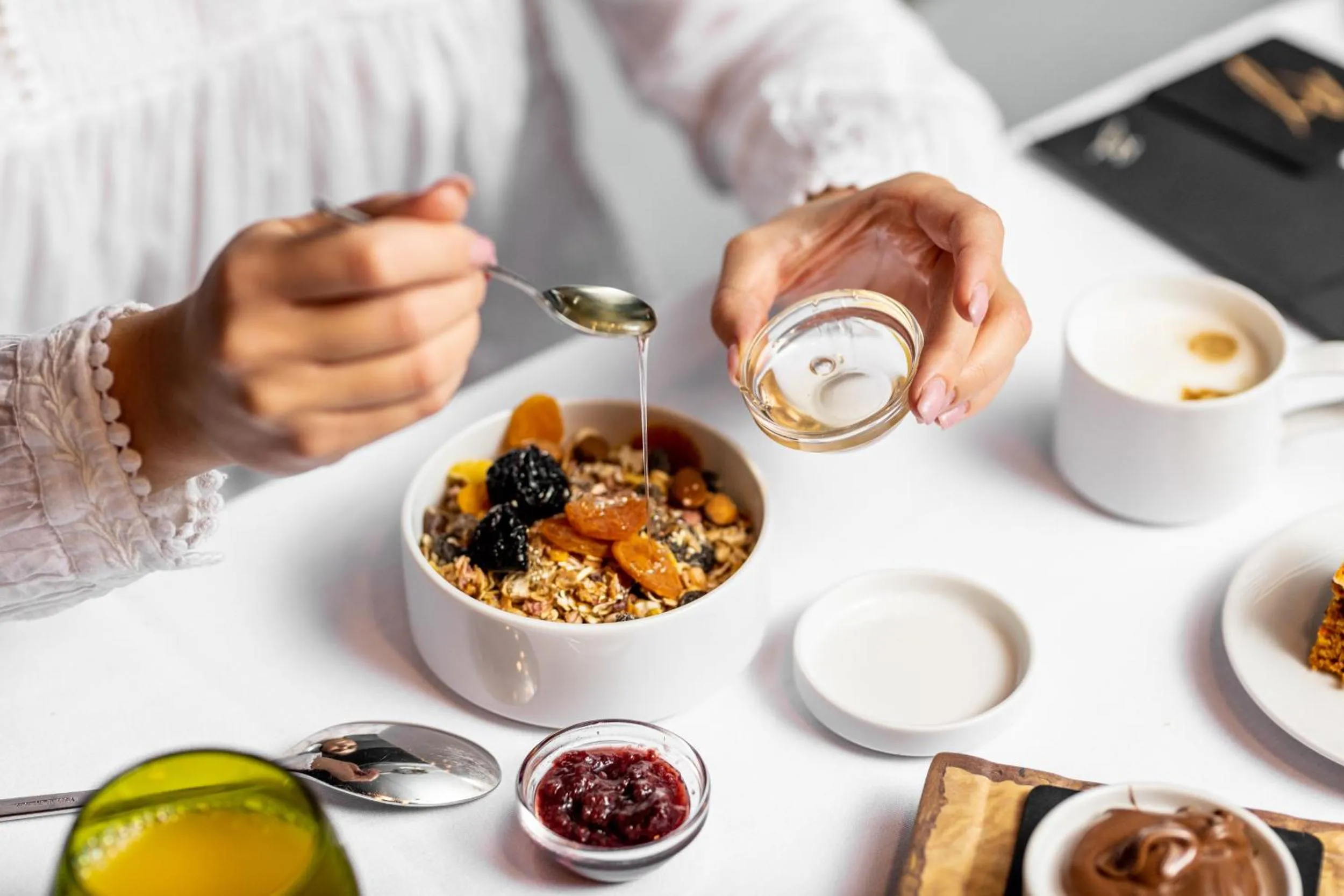 Food and drinks in B THE HOTEL