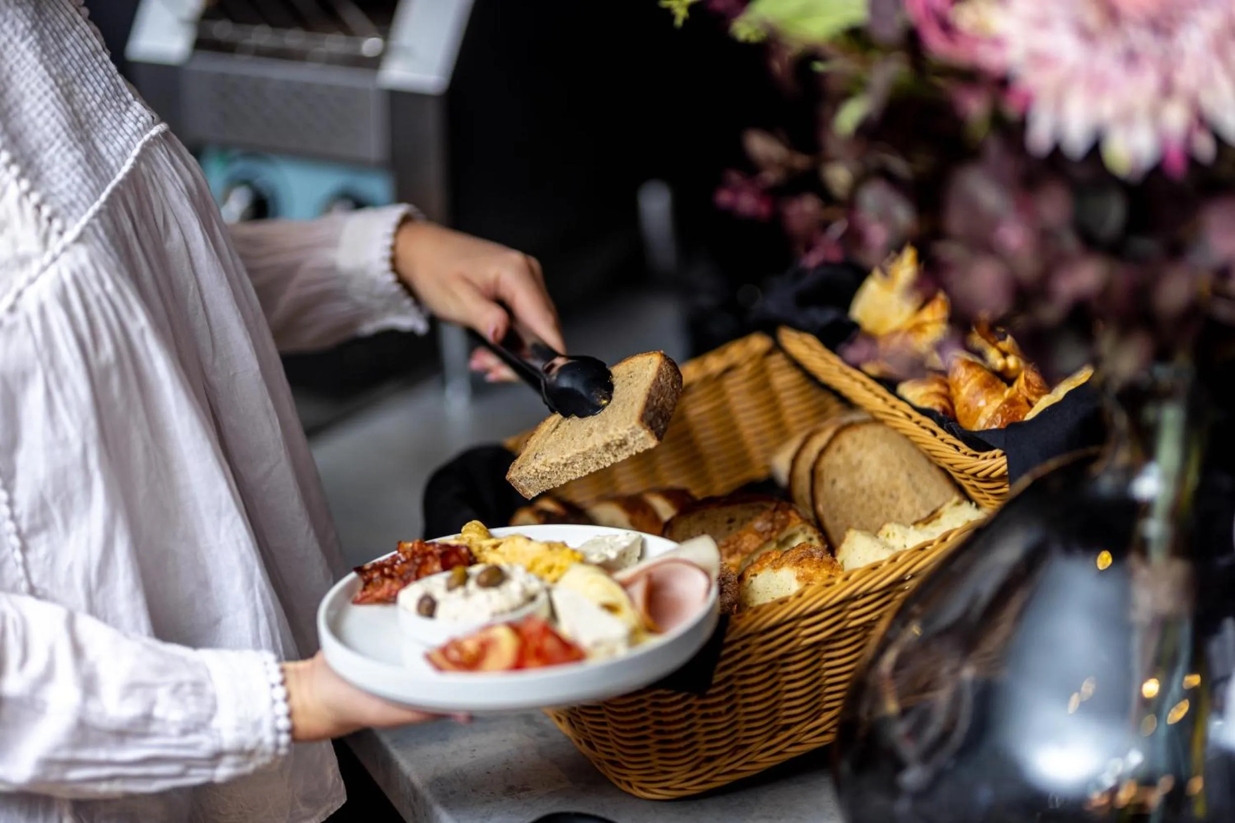 Food and drinks in B THE HOTEL