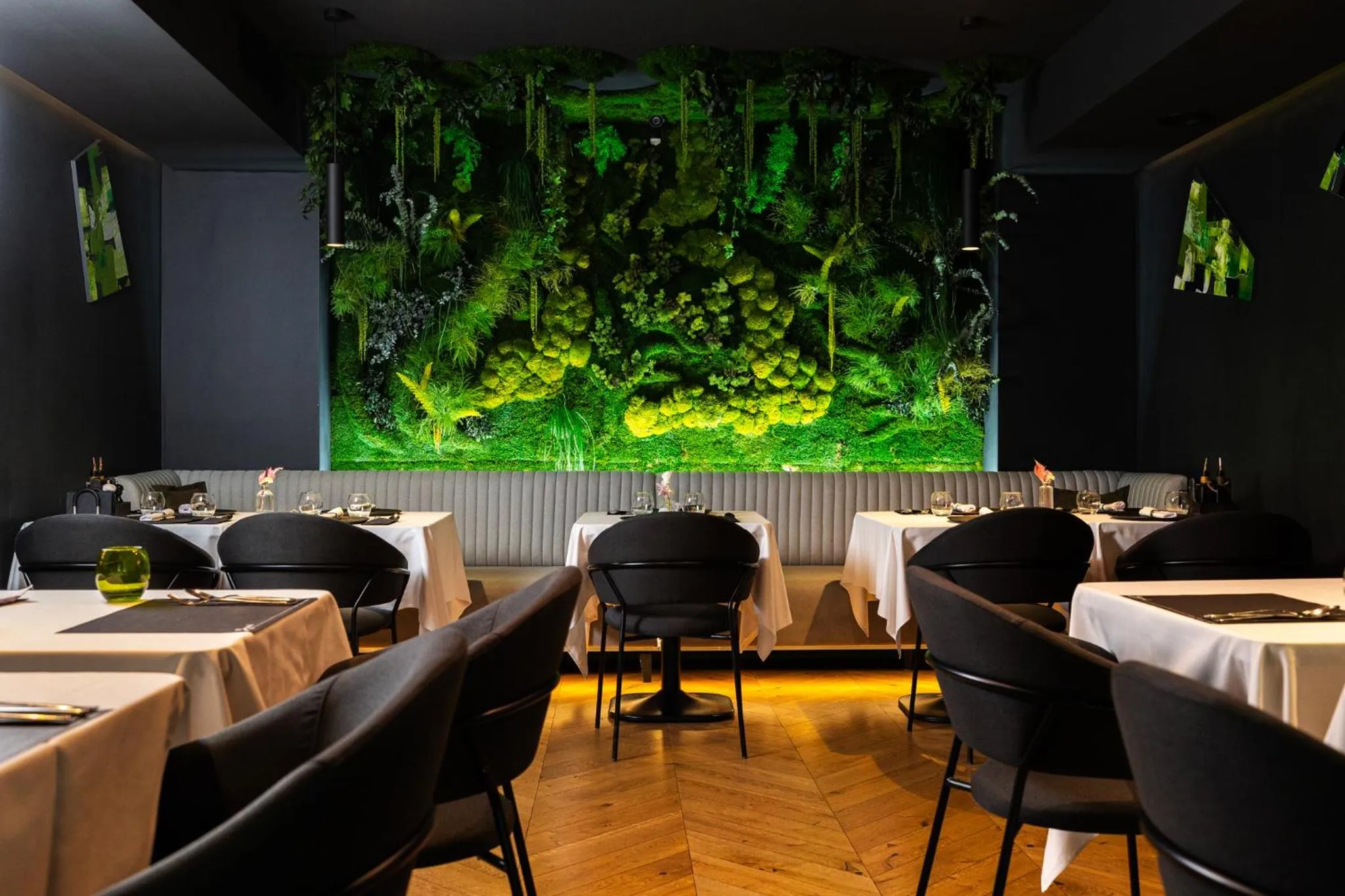 Restaurant/places to eat in B THE HOTEL