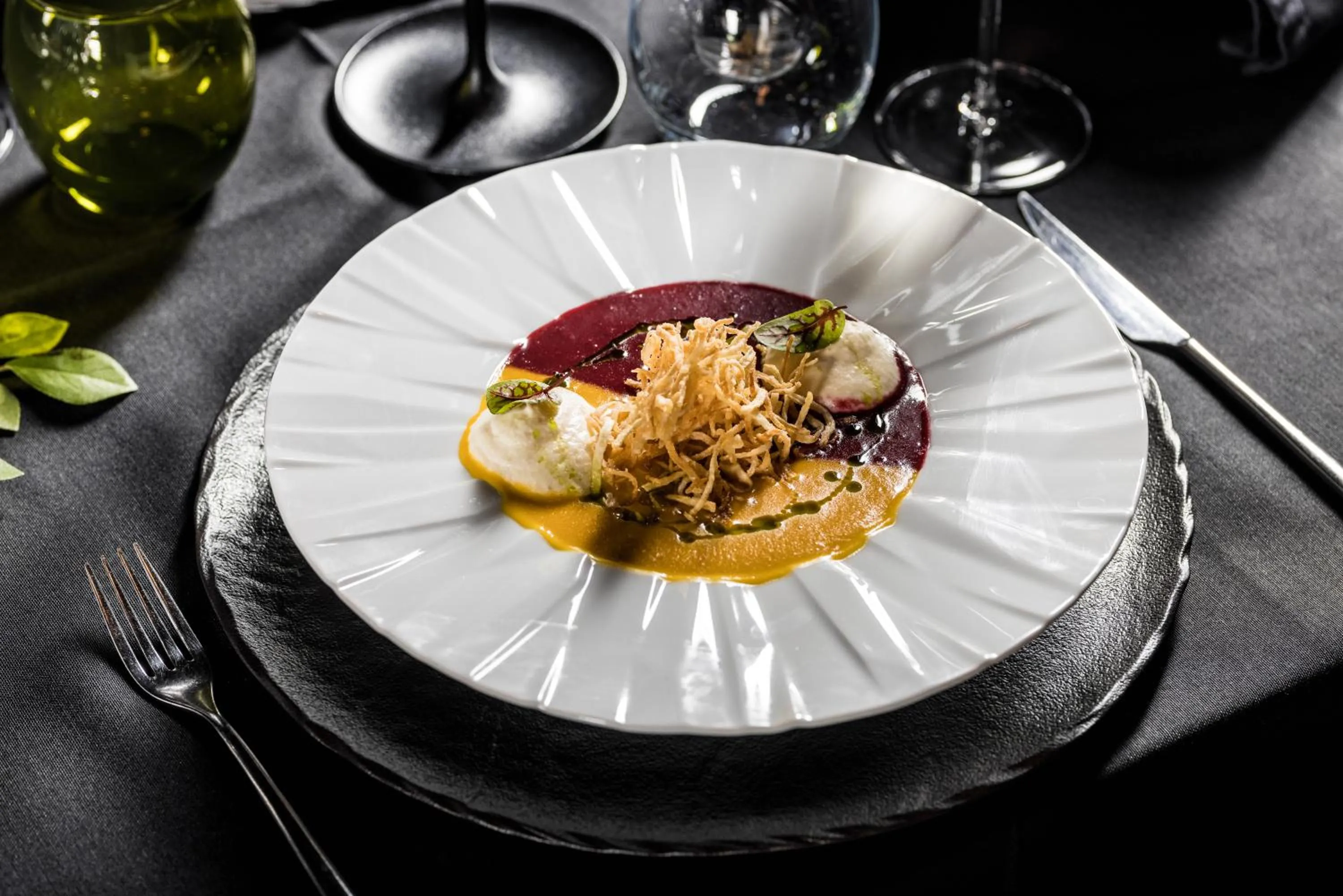 Food and drinks in B THE HOTEL