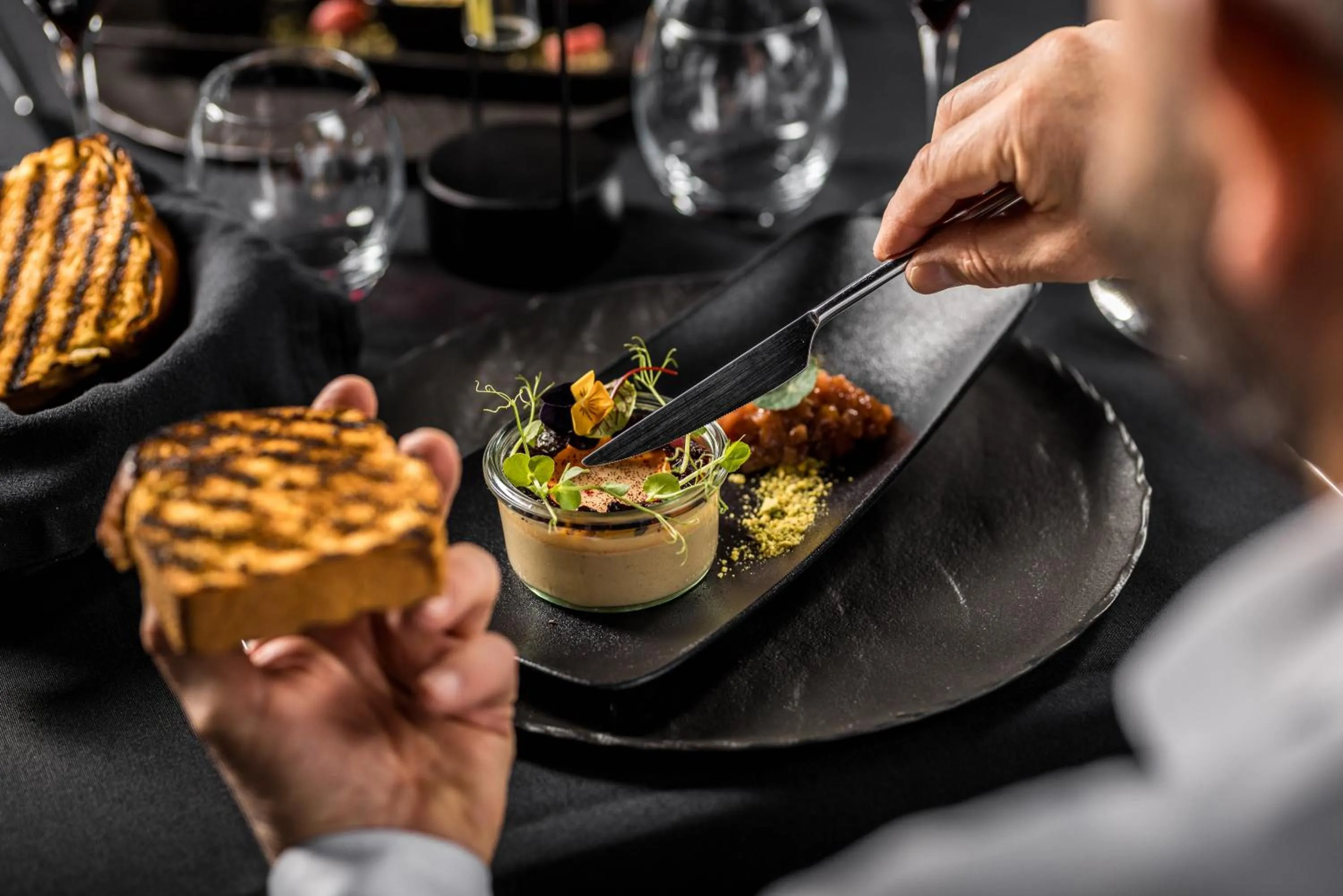 Food and drinks in B THE HOTEL