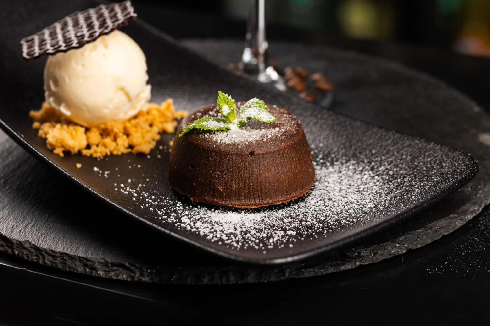 Restaurant/places to eat in B THE HOTEL