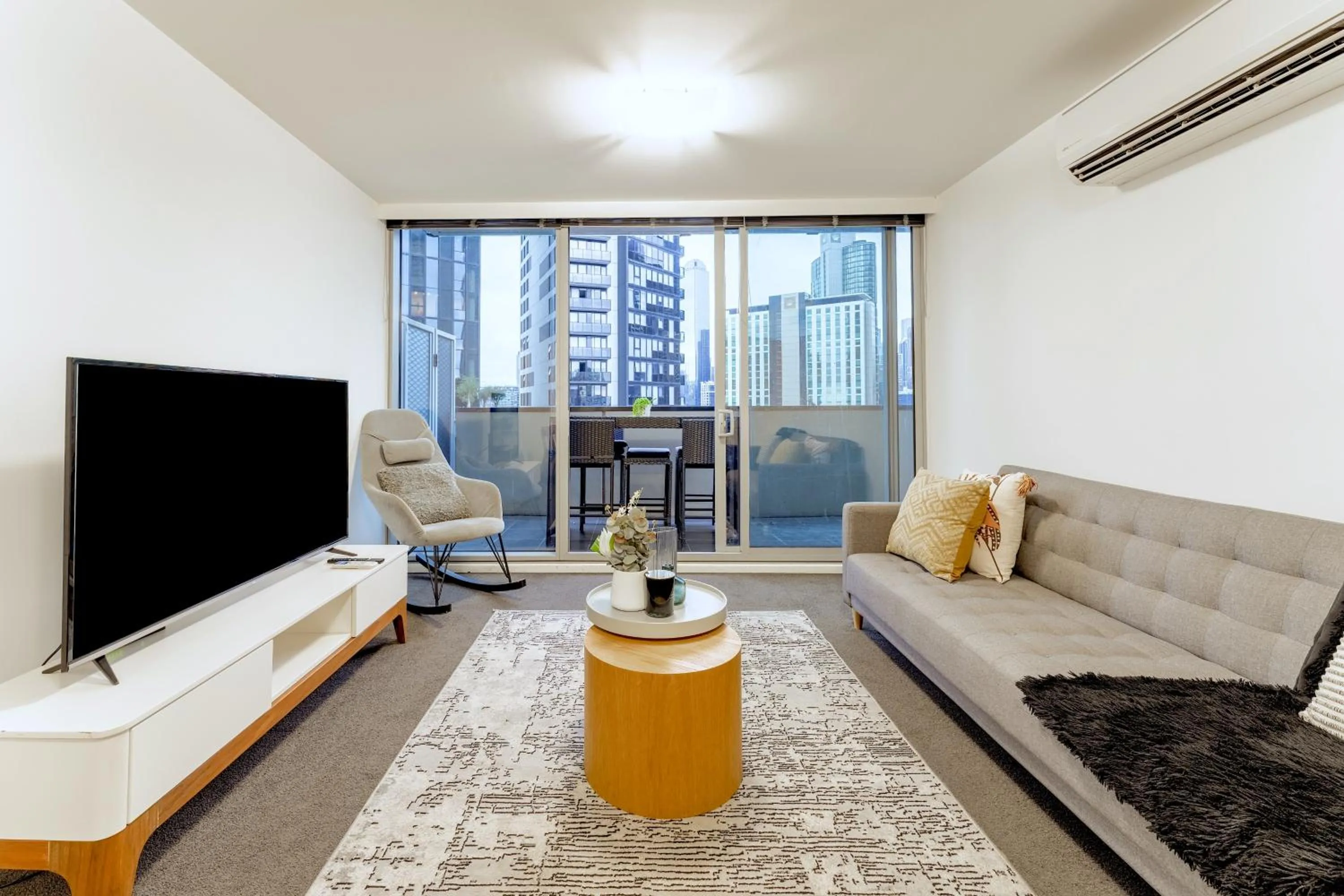 Communal lounge/ TV room in Mega Style Apartments Mainpoint