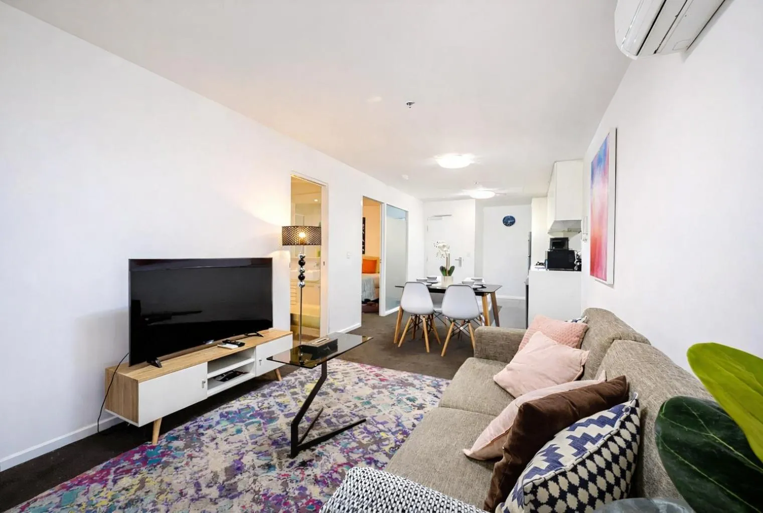 TV and multimedia in Mega Style Apartments Mainpoint