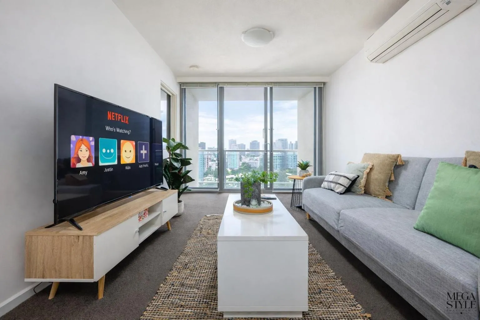 TV and multimedia in Mega Style Apartments Mainpoint